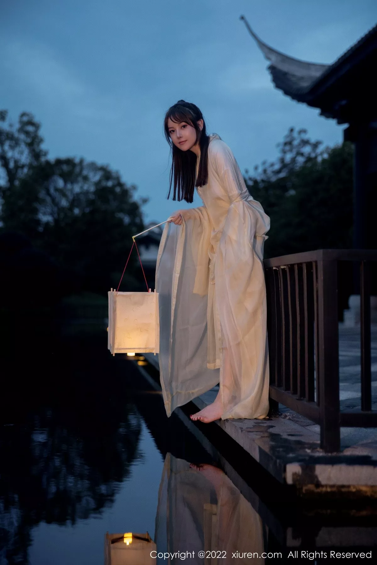 秀人集.com_[XiuRen秀人网]No.5653_模特豆瓣酱私房性感白色古装服饰半脱露白嫩豪乳惹火诱惑写真77P