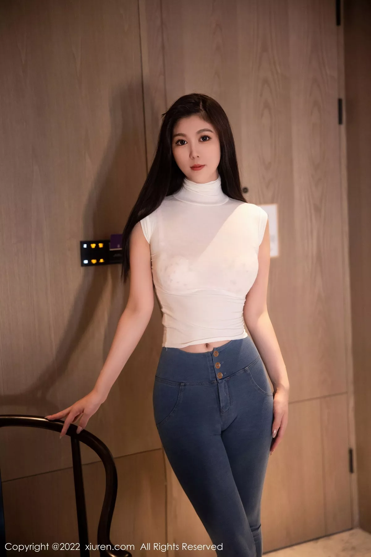 秀人集.com_[XiuRen秀人网]No.5677_模特李雅柔白色紧身上衣配蓝色牛仔裤露浅色内衣高挑迷人写真84P