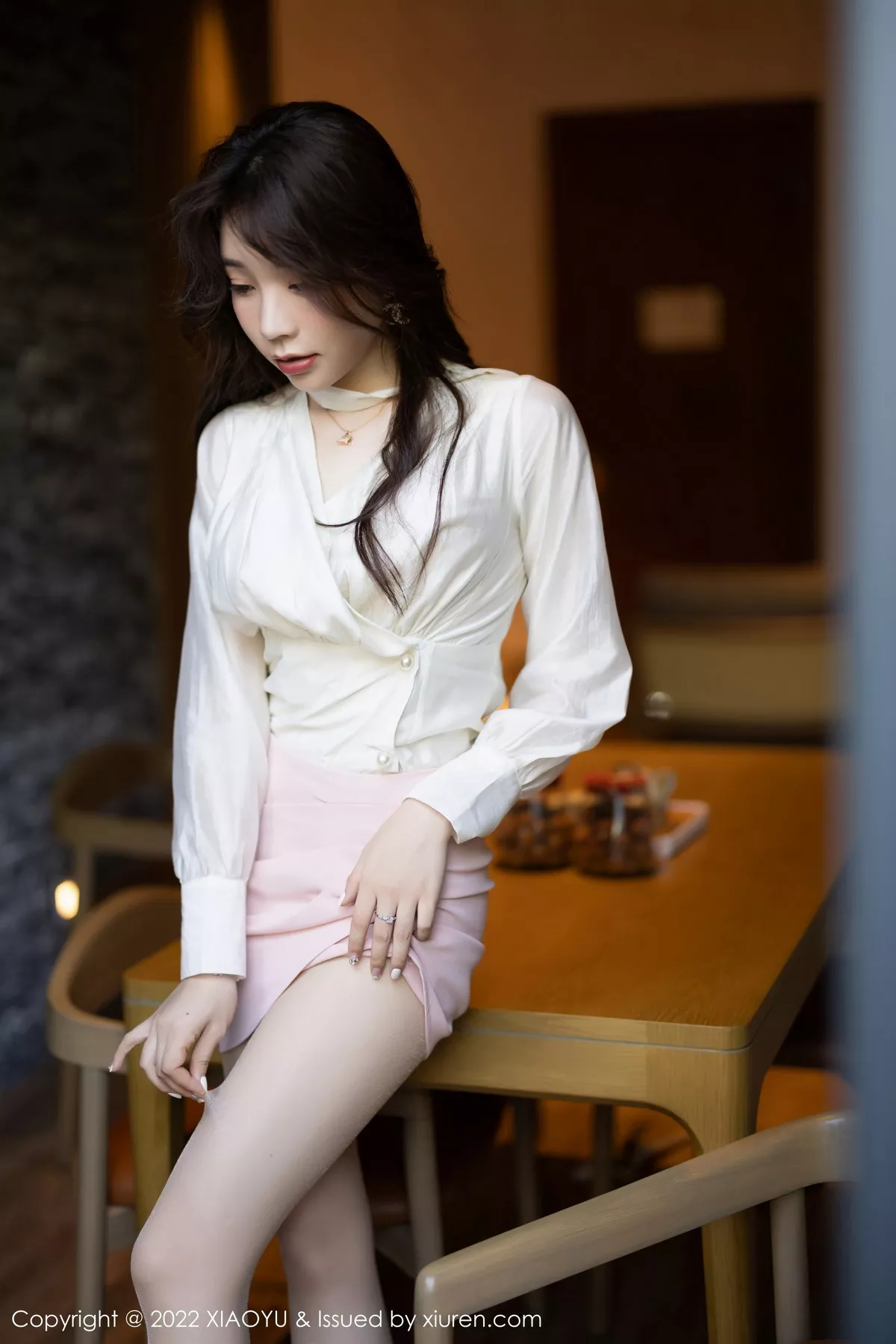 秀人集.com_[XiaoYu画语界]Vol.876_女神徐莉芝Booty白色上衣配粉短裙露粉色蕾丝内衣撩人诱惑写真85P