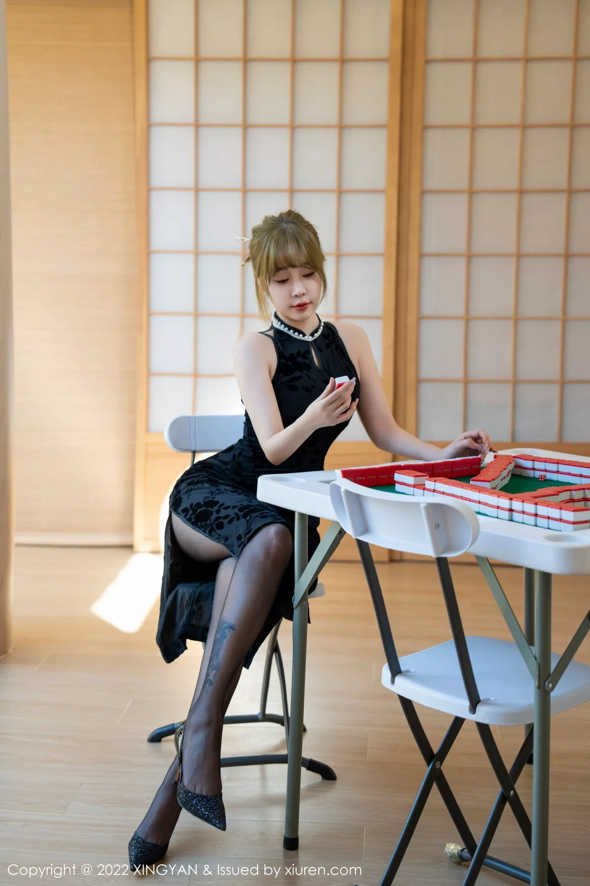 秀人集.com_[XINGYAN星颜社]VOL.148_女神王雨纯棋牌室性感黑色礼裙露蕾丝内衣配超薄黑丝诱惑写真72P