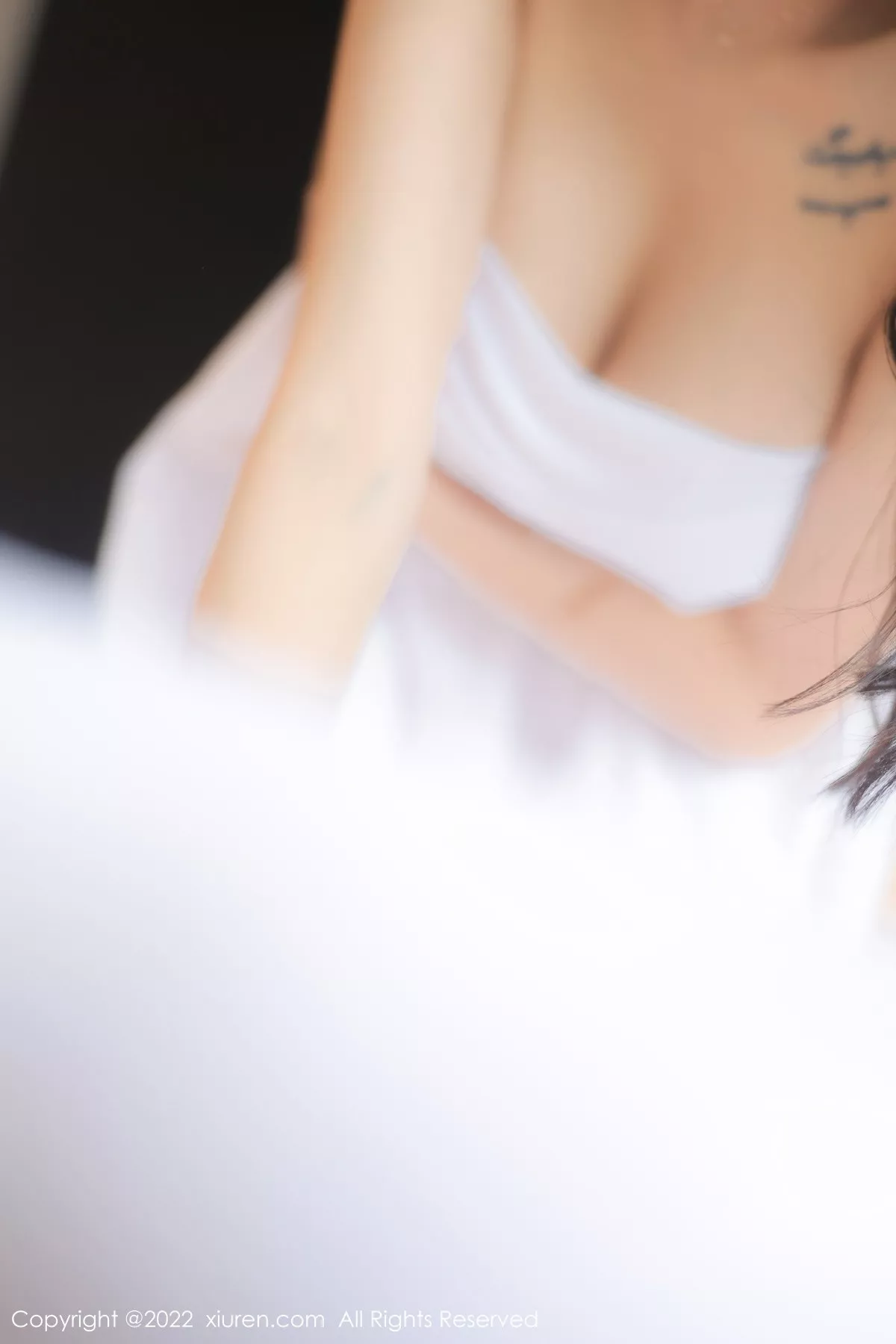 秀人集.com_[XiuRen秀人网]No.5681_模特葛征大理旅拍性感白T配黑色皮短裙露黑色蕾丝内衣诱惑写真73P