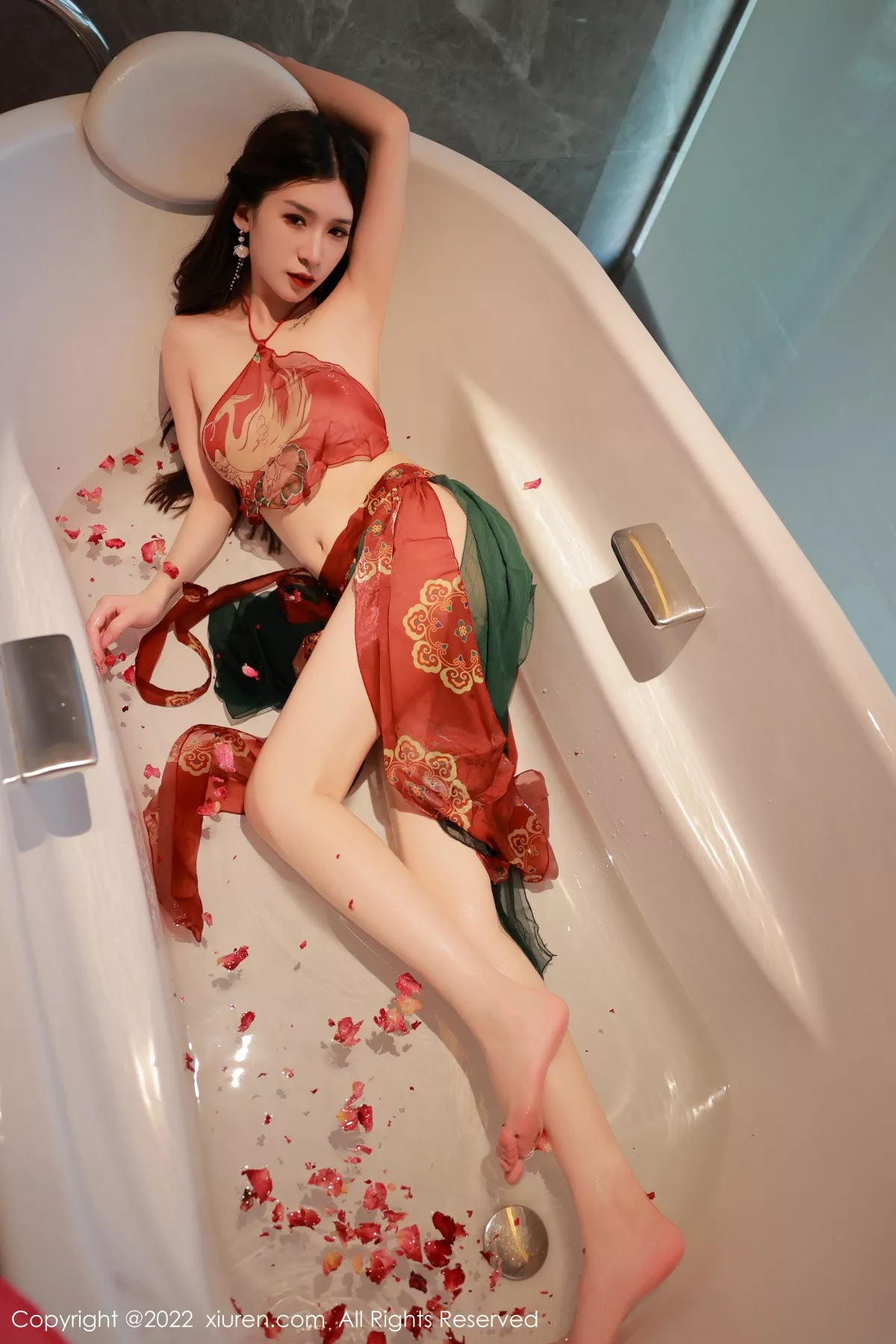 秀人集.com_[XiuRen秀人网]No.5682_模特hebe韩心雨香格里拉旅拍橙灰色比基尼秀完美身材诱惑写真63P