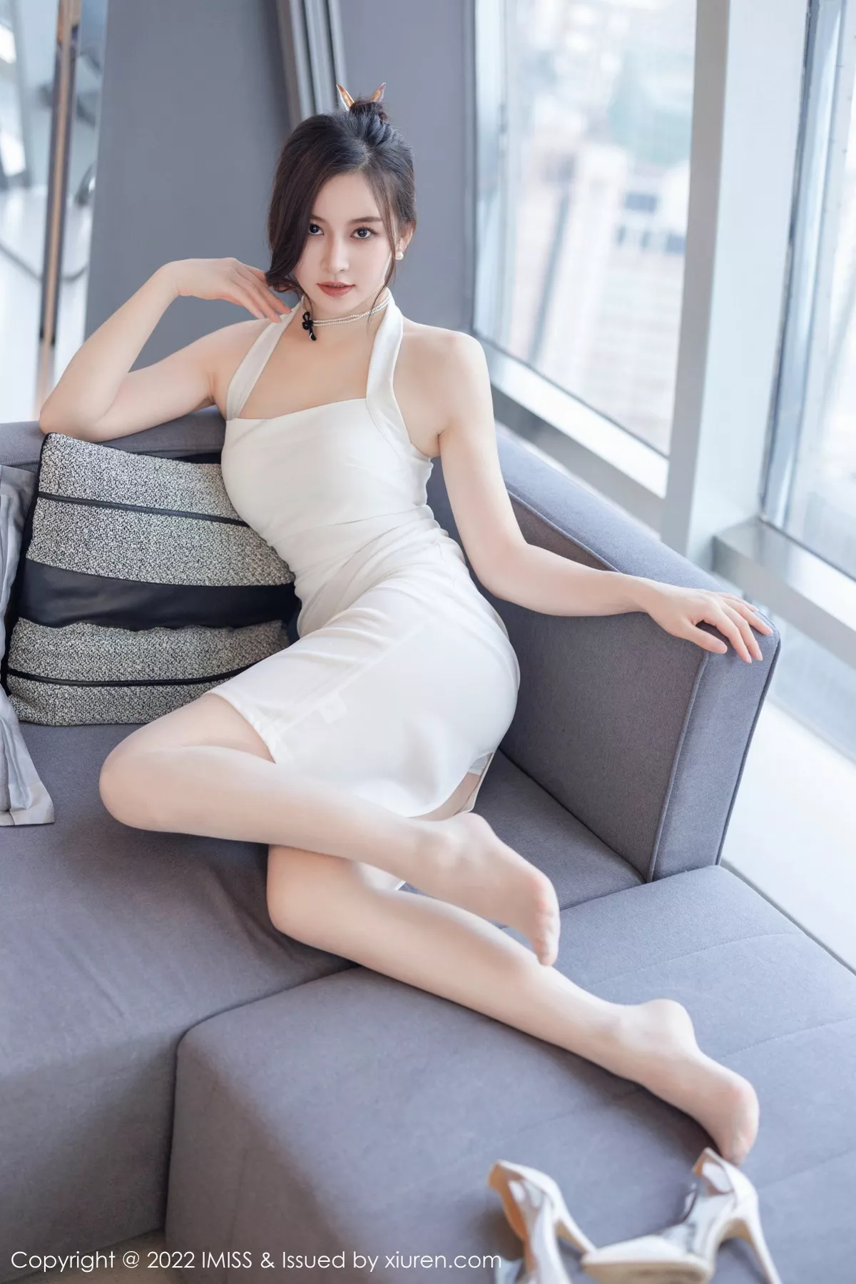 秀人集.com_[IMISS爱蜜社]Vol.705_气质美女Vanessa脱白色连衣长裙露白色内衣配超薄肉丝诱惑写真78P