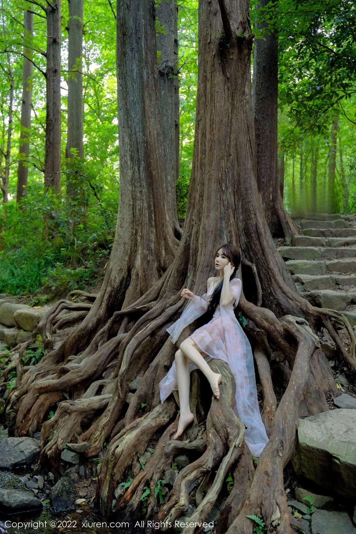 秀人集.com_[XiuRen秀人网]No.5690_模特婠婠么户外拍摄性感淡紫色吊带裙秀曼妙身材靓丽迷人写真81P