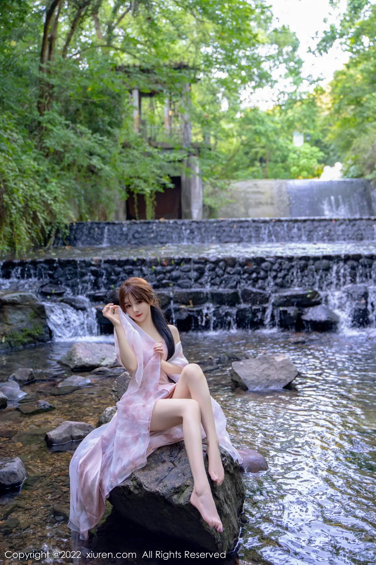 秀人集.com_[XiuRen秀人网]No.5690_模特婠婠么户外拍摄性感淡紫色吊带裙秀曼妙身材靓丽迷人写真81P