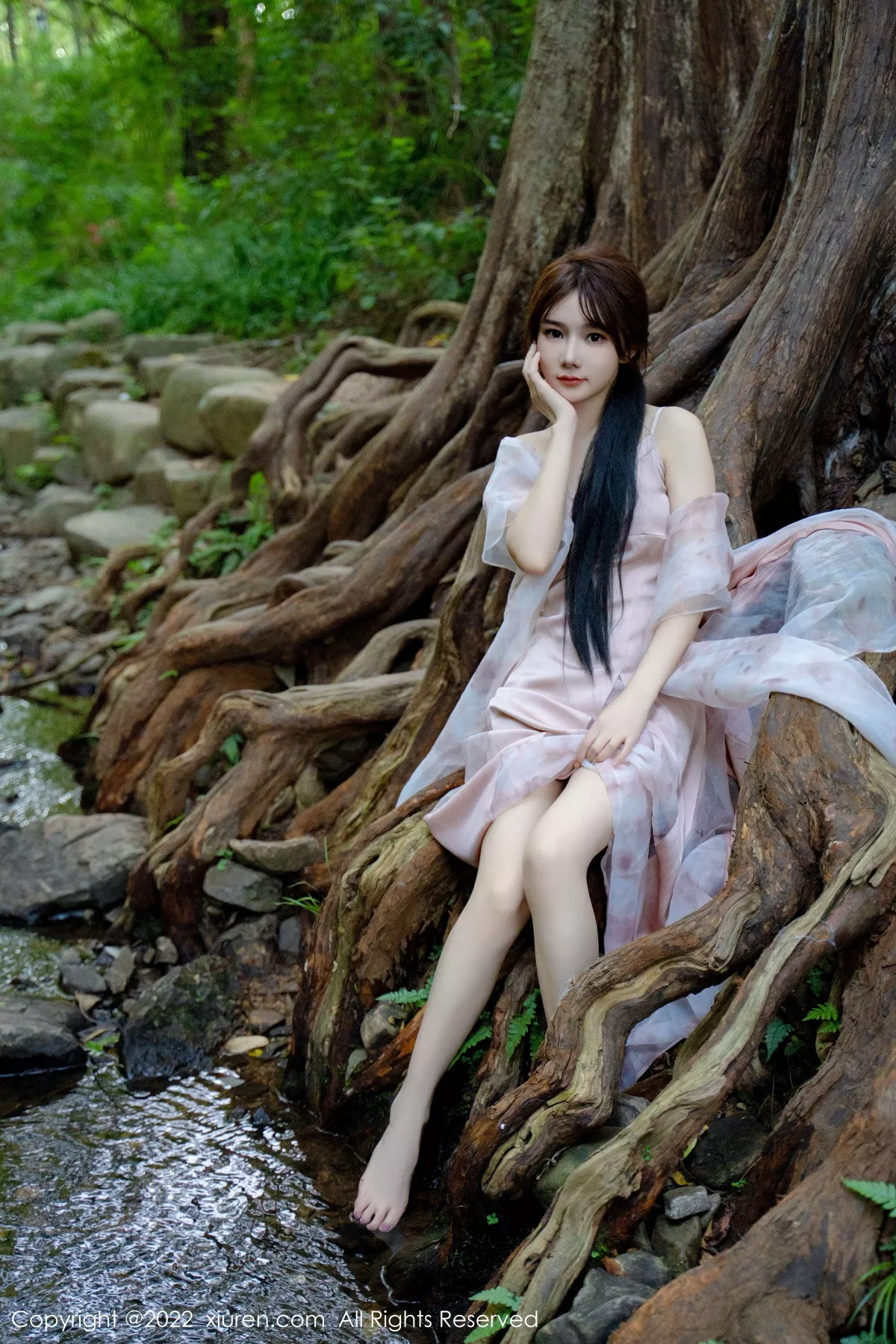 秀人集.com_[XiuRen秀人网]No.5690_模特婠婠么户外拍摄性感淡紫色吊带裙秀曼妙身材靓丽迷人写真81P