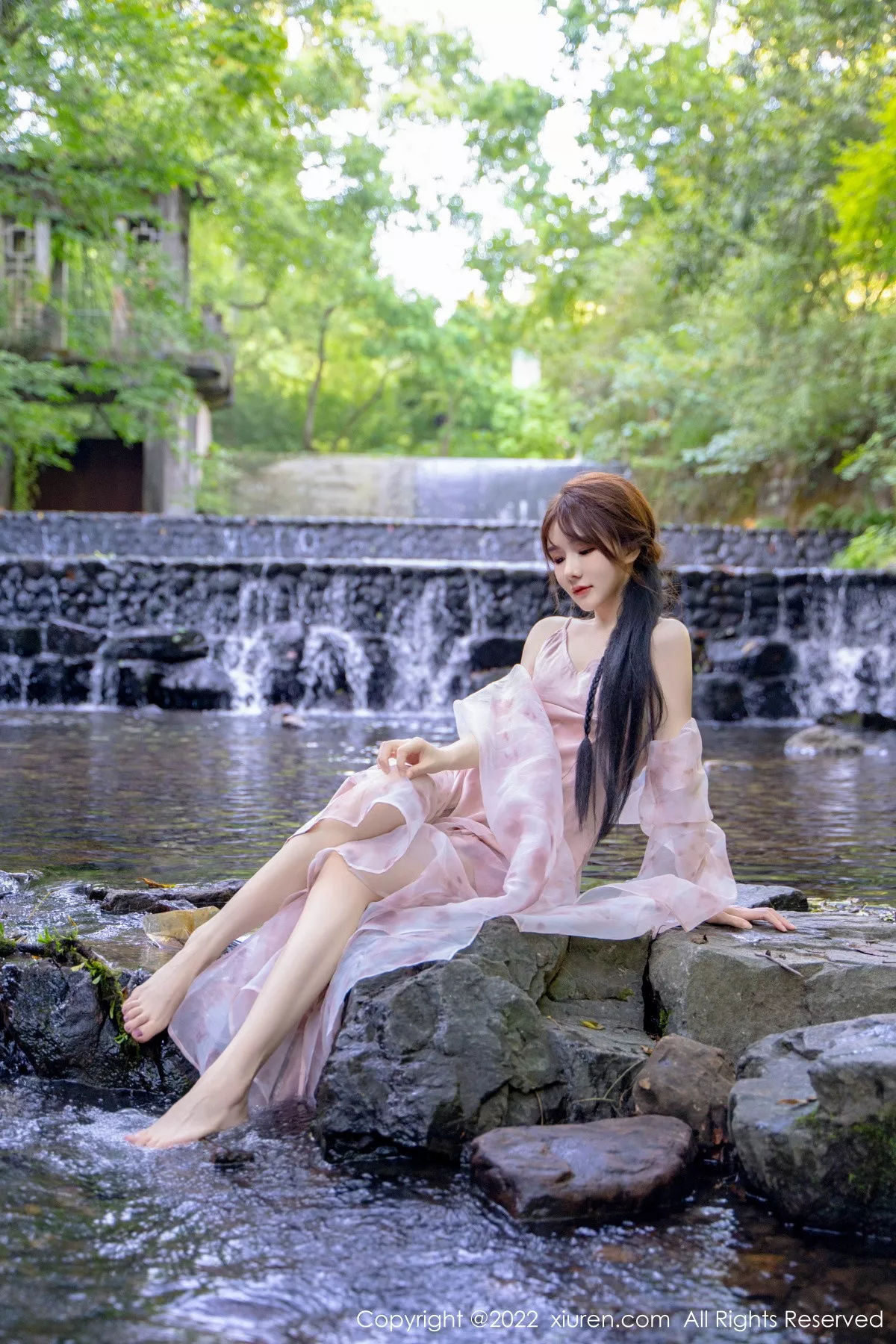 秀人集.com_[XiuRen秀人网]No.5690_模特婠婠么户外拍摄性感淡紫色吊带裙秀曼妙身材靓丽迷人写真81P