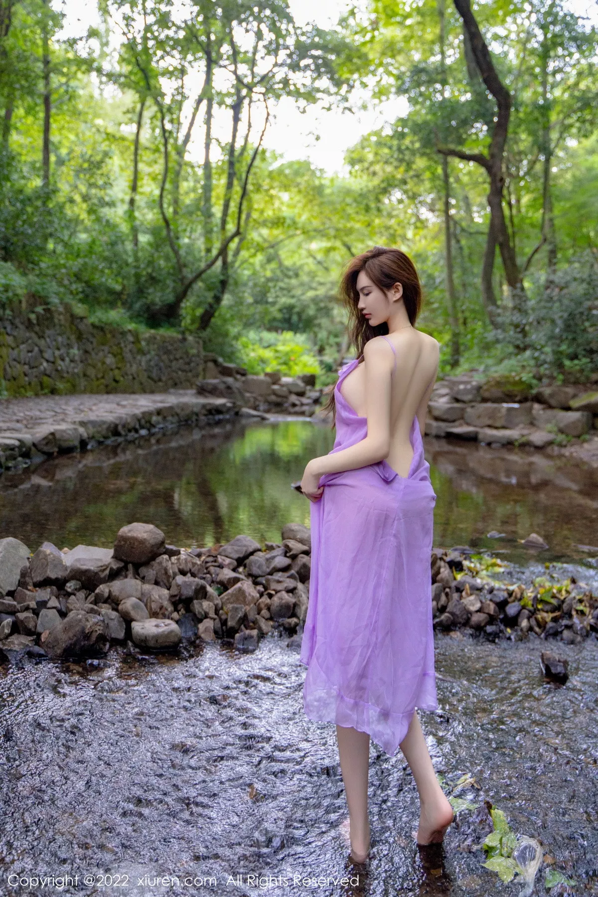 秀人集.com_[XiuRen秀人网]No.5690_模特婠婠么户外拍摄性感淡紫色吊带裙秀曼妙身材靓丽迷人写真81P