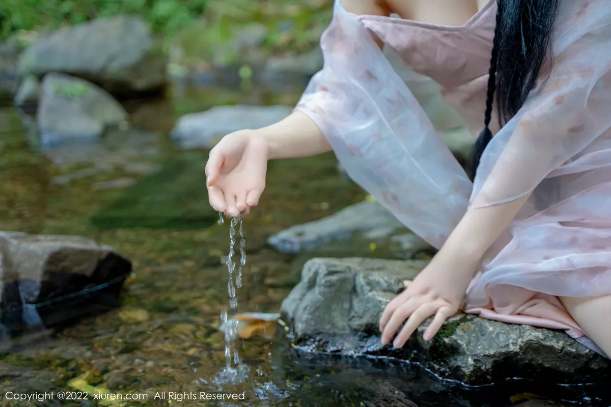 秀人集.com_[XiuRen秀人网]No.5690_模特婠婠么户外拍摄性感淡紫色吊带裙秀曼妙身材靓丽迷人写真81P