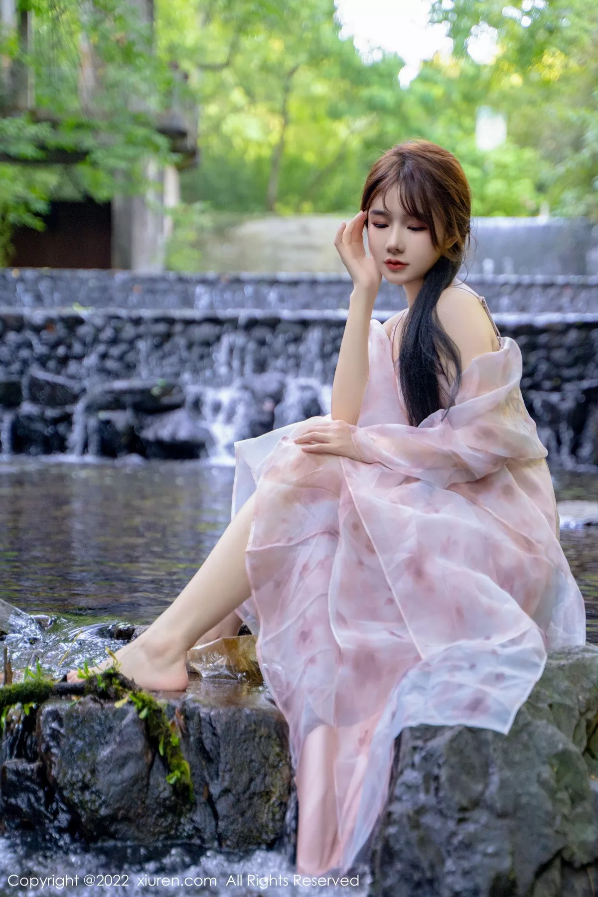 秀人集.com_[XiuRen秀人网]No.5690_模特婠婠么户外拍摄性感淡紫色吊带裙秀曼妙身材靓丽迷人写真81P