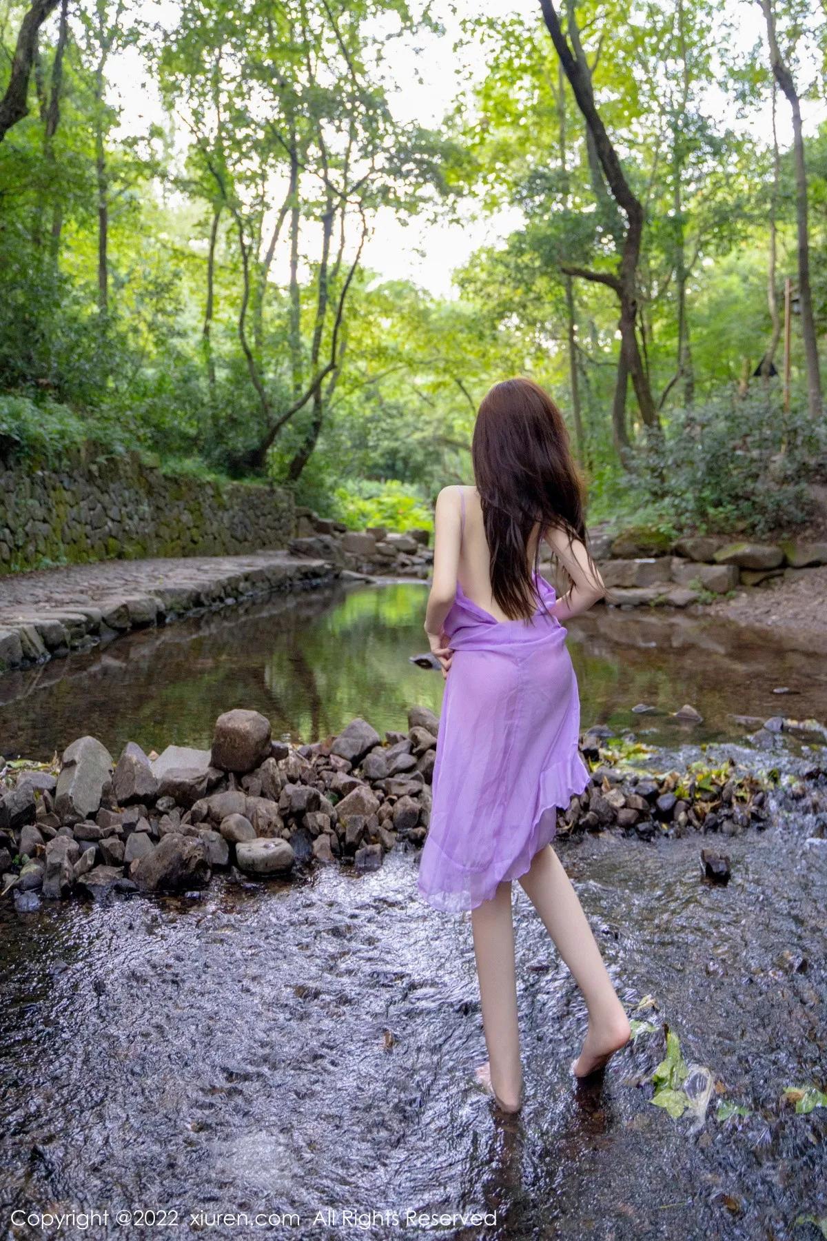 秀人集.com_[XiuRen秀人网]No.5690_模特婠婠么户外拍摄性感淡紫色吊带裙秀曼妙身材靓丽迷人写真81P
