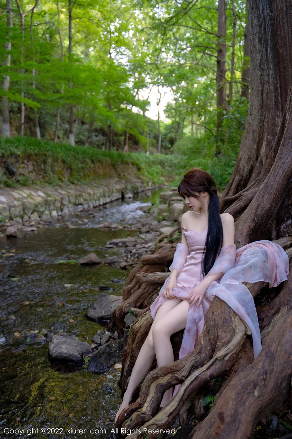 秀人集.com_[XiuRen秀人网]No.5690_模特婠婠么户外拍摄性感淡紫色吊带裙秀曼妙身材靓丽迷人写真81P