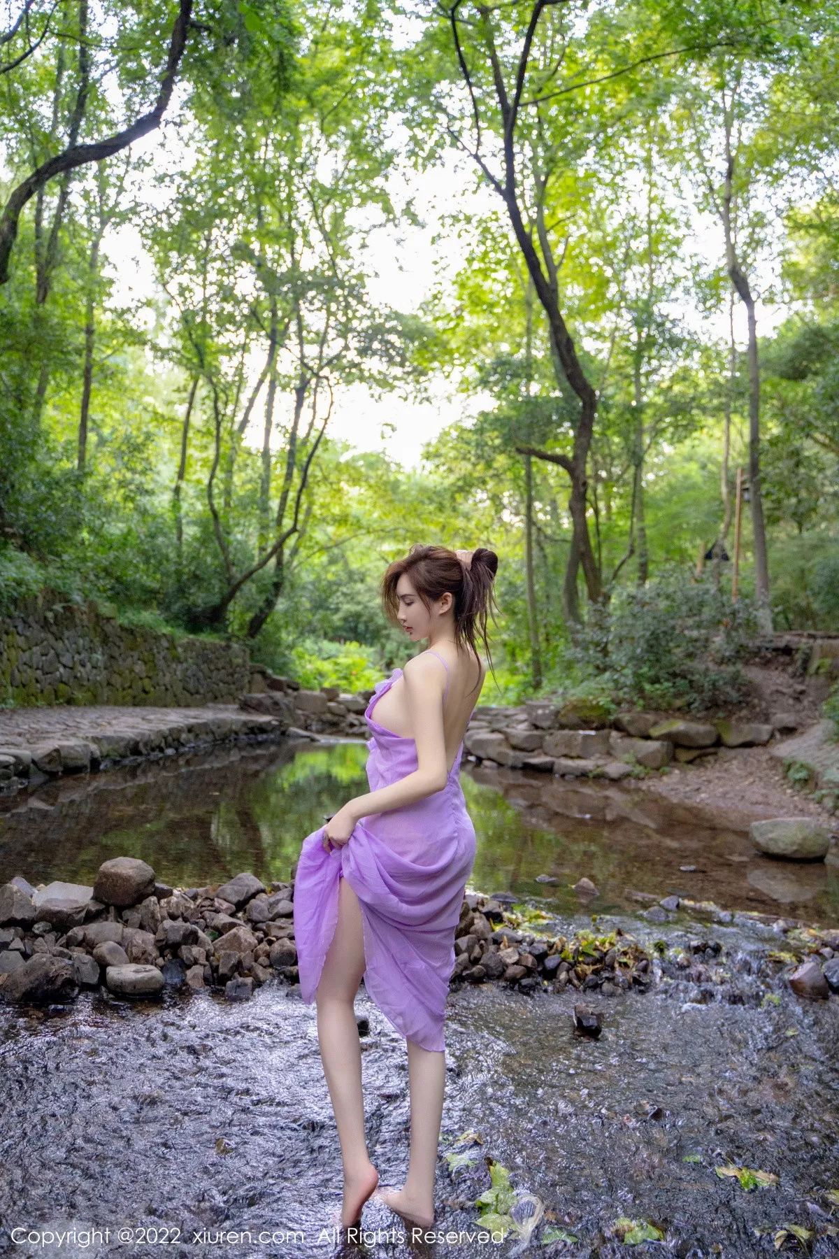 秀人集.com_[XiuRen秀人网]No.5690_模特婠婠么户外拍摄性感淡紫色吊带裙秀曼妙身材靓丽迷人写真81P