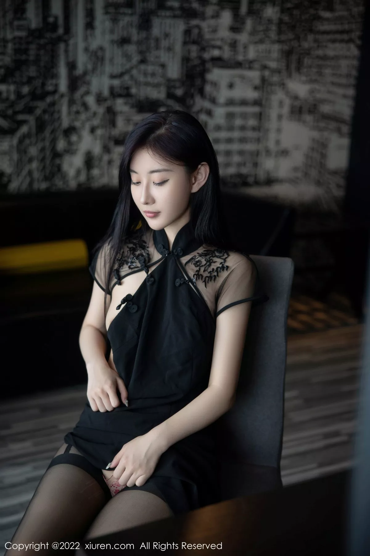 秀人集.com_[XiuRen秀人网]No.5691_模特顾楚楚maily性感黑色旗袍服配魅惑黑丝秀美腿甜美迷人写真86P