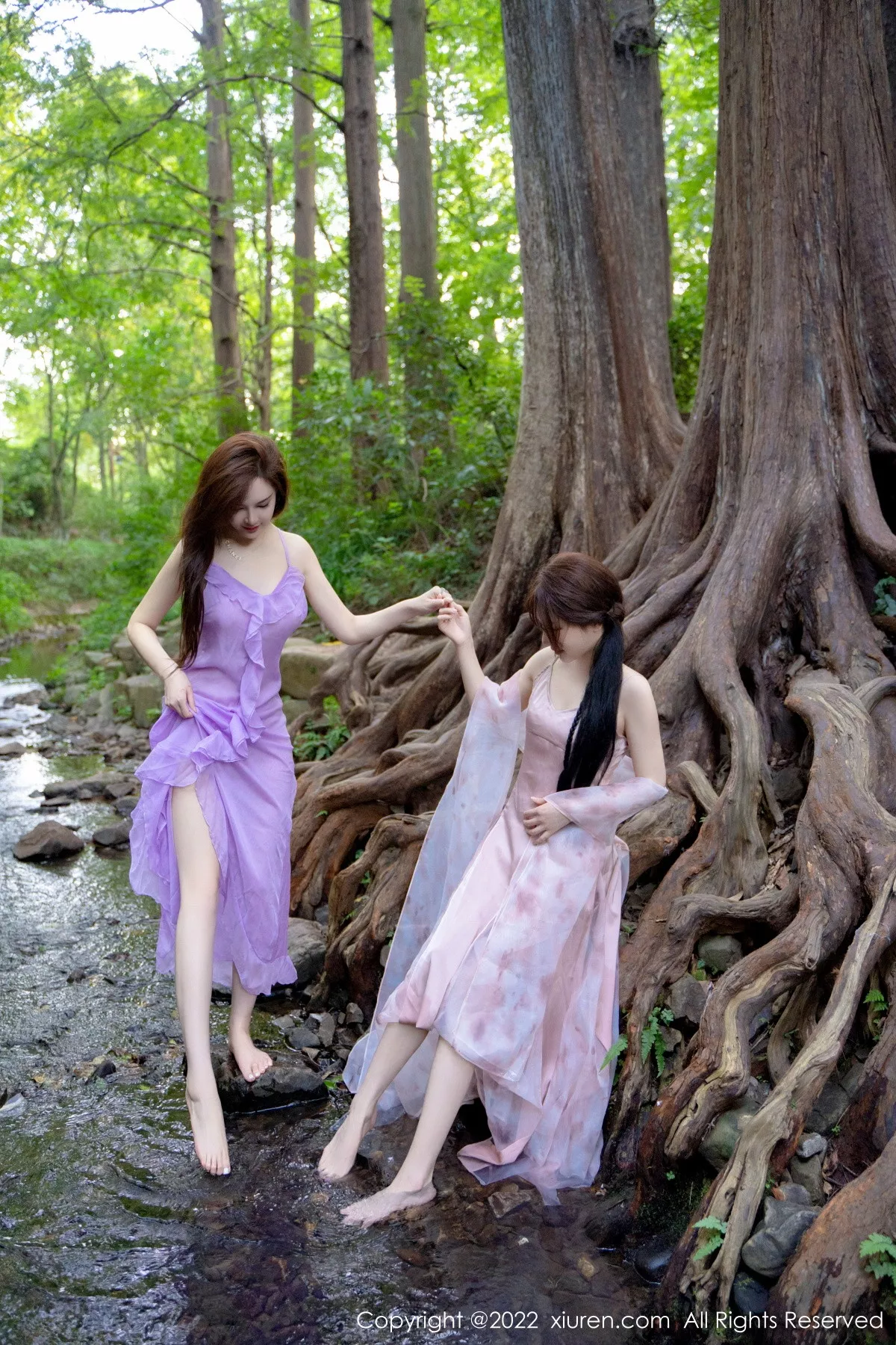 秀人集.com_[XiuRen秀人网]No.5690_模特婠婠么户外拍摄性感淡紫色吊带裙秀曼妙身材靓丽迷人写真81P