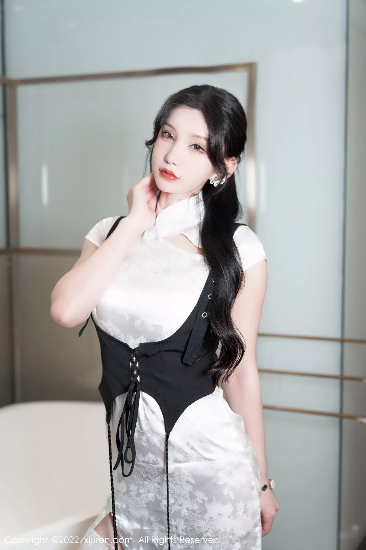 秀人集.com_[XiuRen秀人网]No.5701_女神周于希Sally浴缸场景脱白色旗袍服露白色蕾丝内衣诱惑写真75P