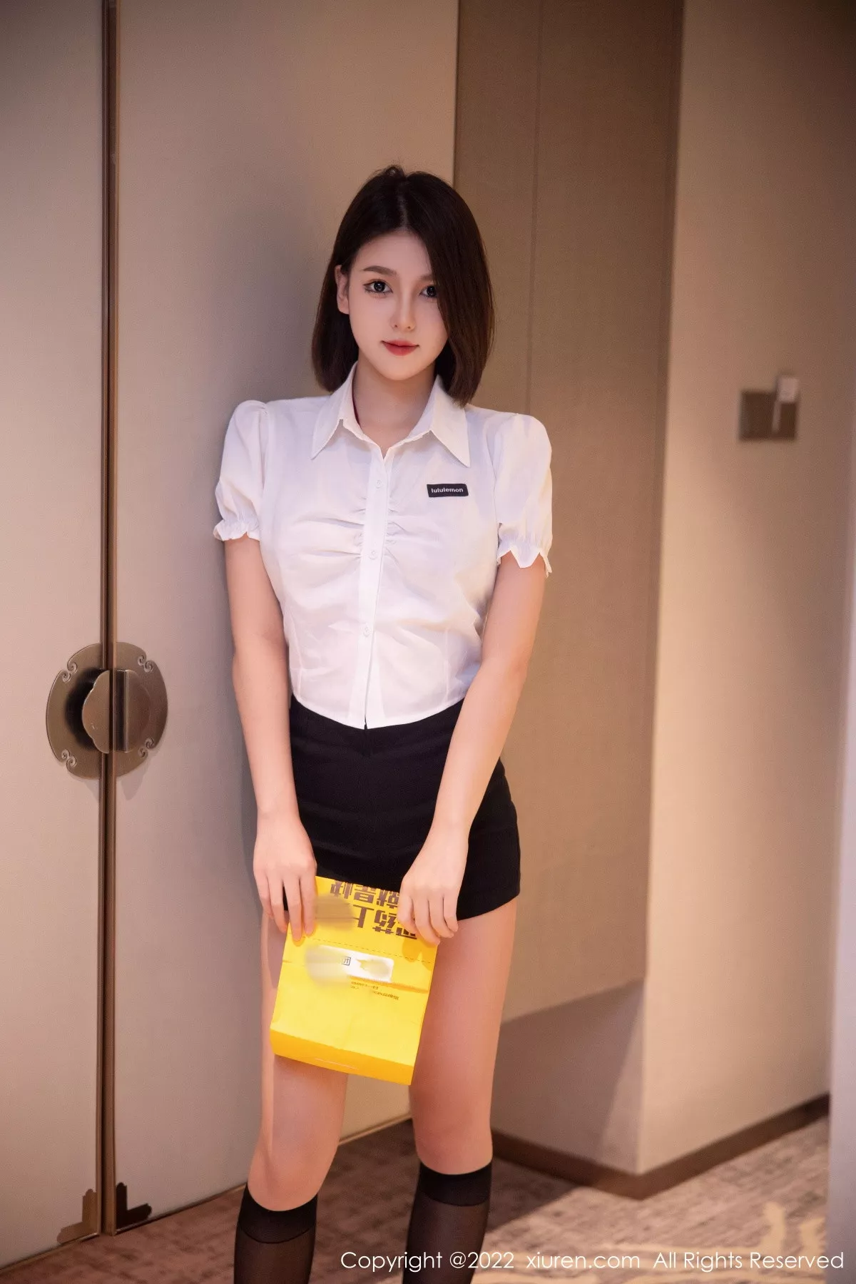 秀人集.com_[XiuRen秀人网]No.5702_新人模特美羊羊宾馆里性感白T配黑短裤露性感薄纱内衣诱惑写真88P