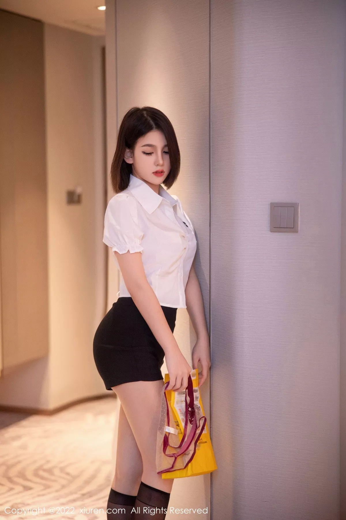 秀人集.com_[XiuRen秀人网]No.5702_新人模特美羊羊宾馆里性感白T配黑短裤露性感薄纱内衣诱惑写真88P