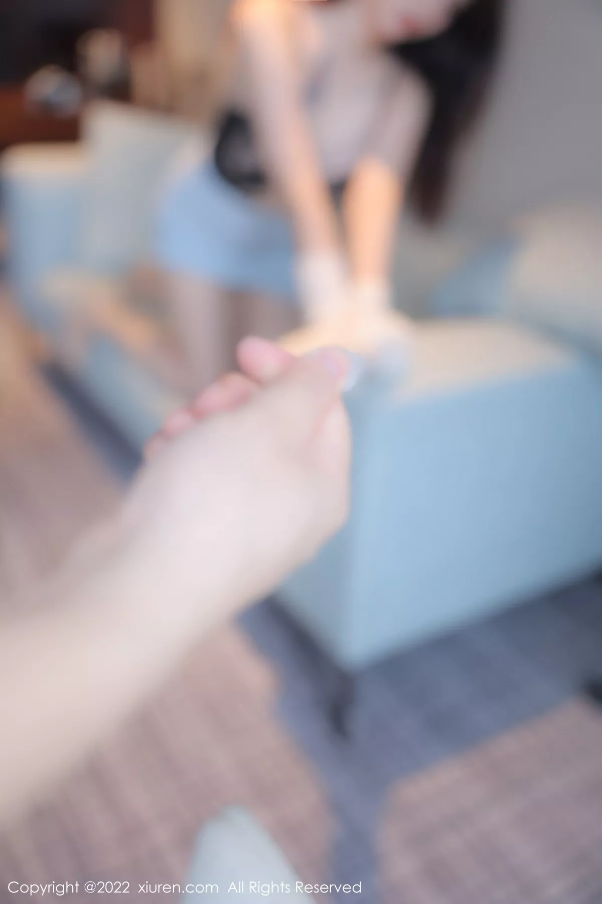 秀人集.com_[XiuRen秀人网]No.5704_模特Arude薇薇浅色上衣配浅蓝灰短裙露黑色蕾丝内衣诱惑写真82P