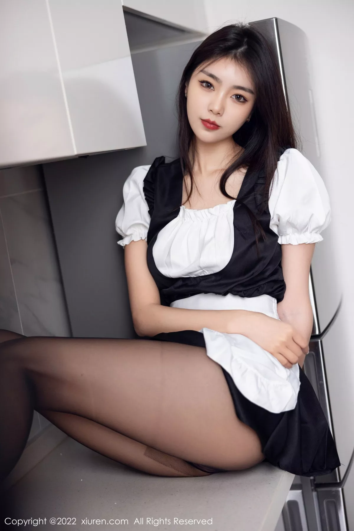 秀人集.com_[XiuRen秀人网]No.5706_模特可乐Vicky黑白拼色厨娘服饰配超薄黑丝秀苗条身材性感写真60P