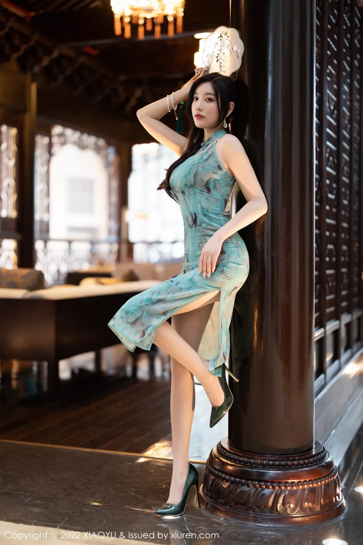 秀人集.com_[XiaoYu画语界]Vol.882_女神杨晨晨Yome户外蓝暗色旗袍配超薄肉丝秀完美身材诱惑写真92P