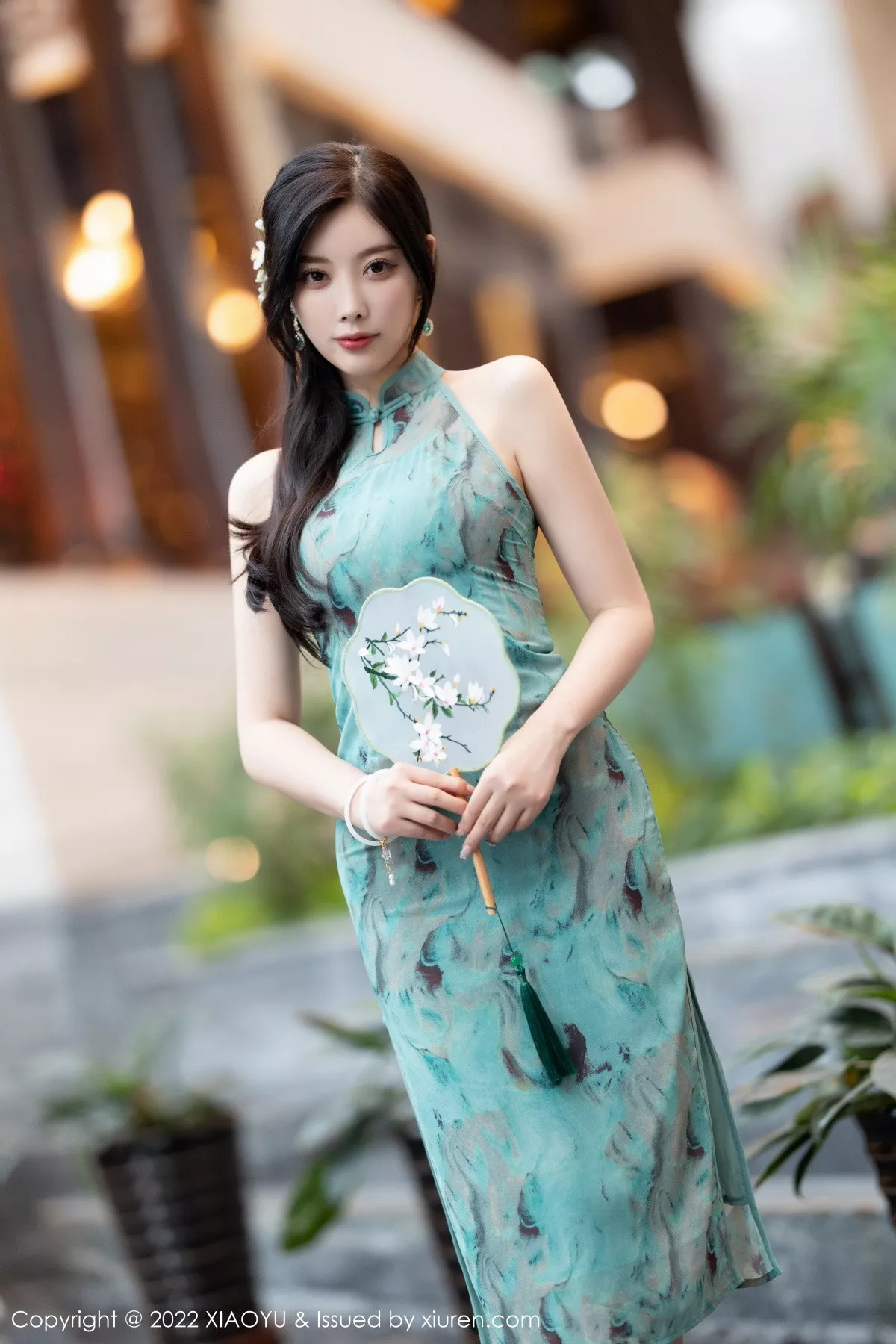 秀人集.com_[XiaoYu画语界]Vol.882_女神杨晨晨Yome户外蓝暗色旗袍配超薄肉丝秀完美身材诱惑写真92P