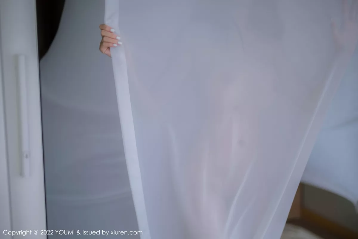 秀人集.com_[YouMi尤蜜荟]Vol.853_女神奶瓶土肥圆大理旅拍白色露肩连衣长裙秀翘臀美腿诱惑写真102P