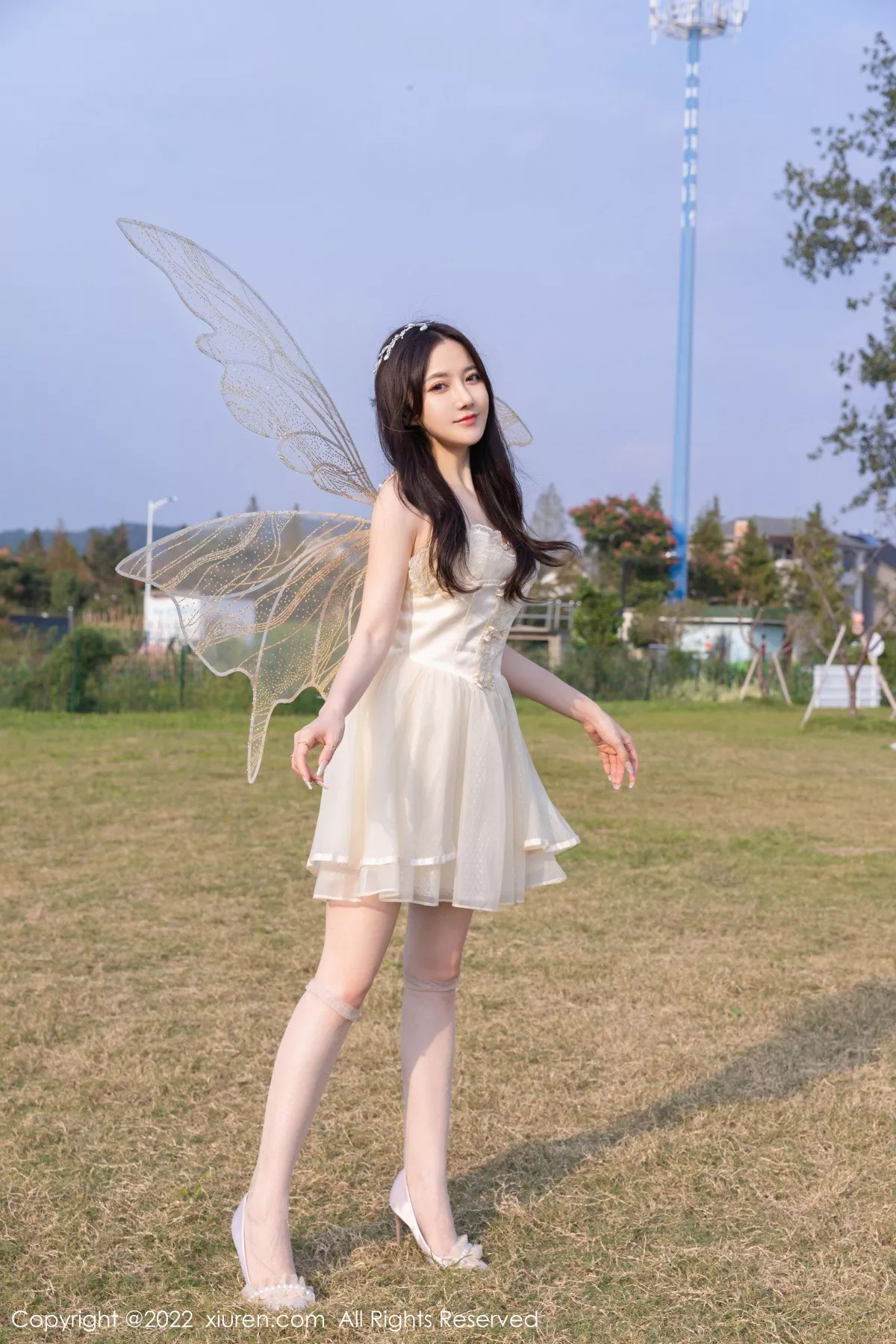 秀人集.com_[XiuRen秀人网]No.5715_模特鱼子酱Fish户外场景性感白色羽翼公主裙配原色丝袜迷人写真82P