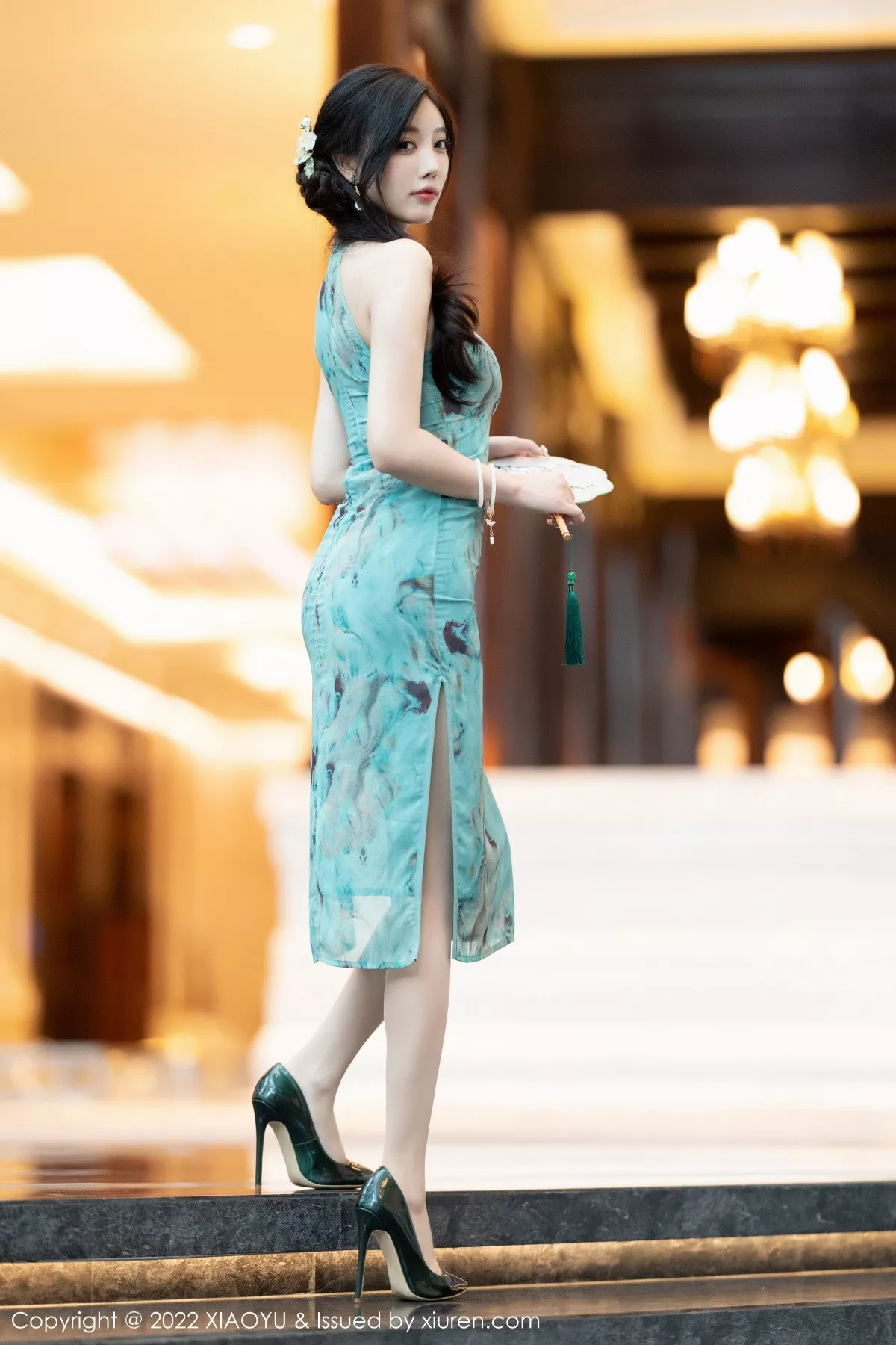 秀人集.com_[XiaoYu画语界]Vol.882_女神杨晨晨Yome户外蓝暗色旗袍配超薄肉丝秀完美身材诱惑写真92P