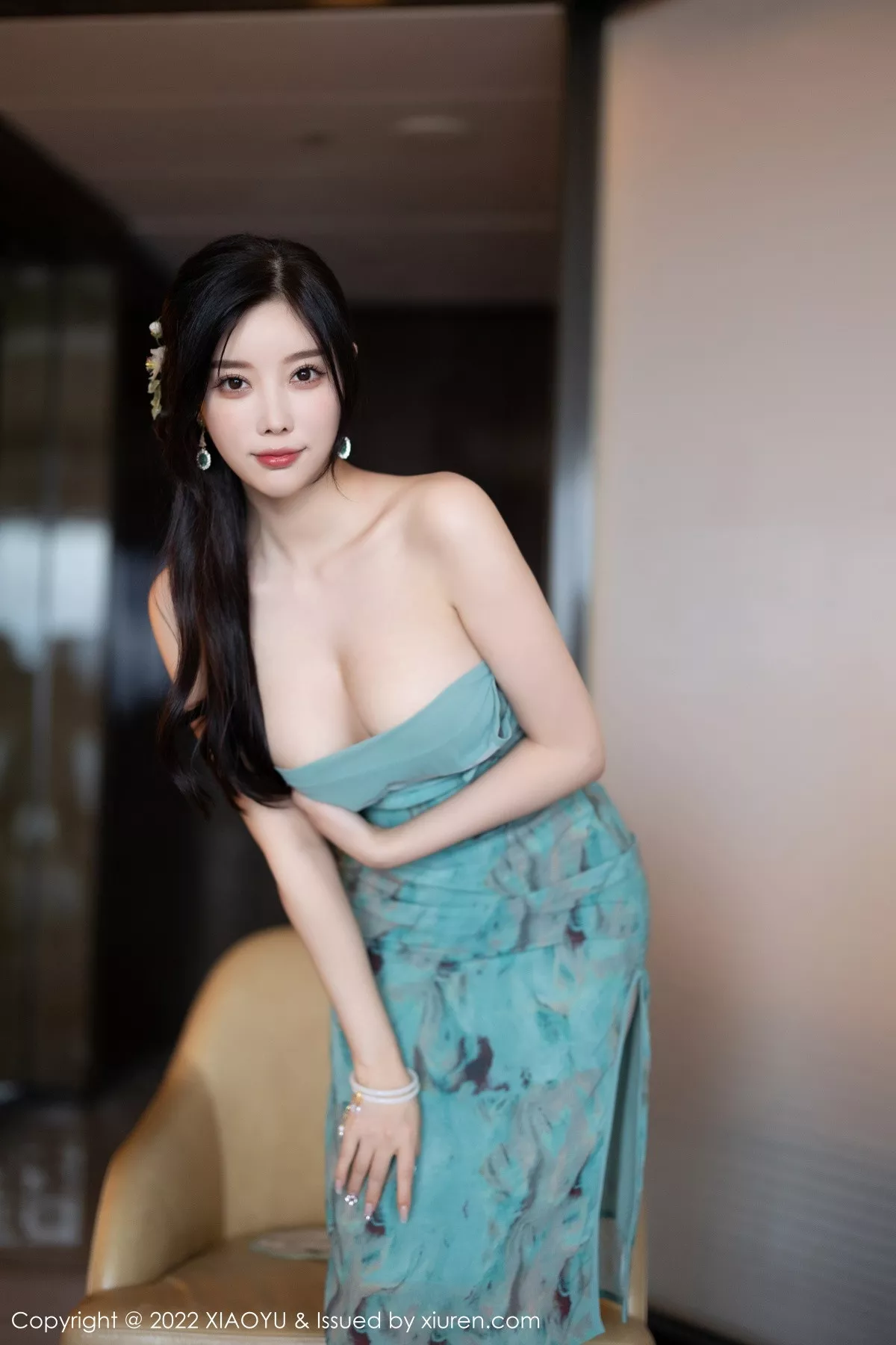 秀人集.com_[XiaoYu画语界]Vol.882_女神杨晨晨Yome户外蓝暗色旗袍配超薄肉丝秀完美身材诱惑写真92P