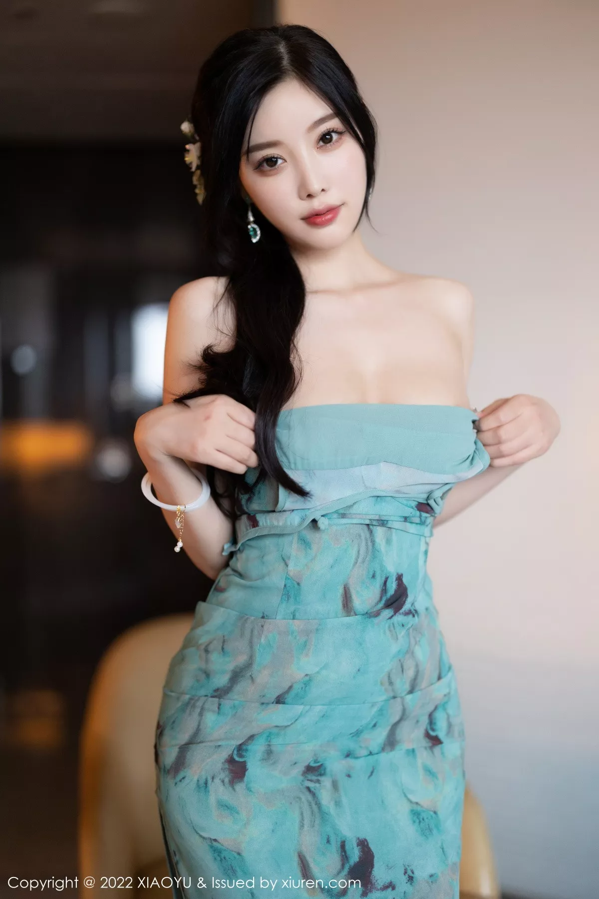 秀人集.com_[XiaoYu画语界]Vol.882_女神杨晨晨Yome户外蓝暗色旗袍配超薄肉丝秀完美身材诱惑写真92P