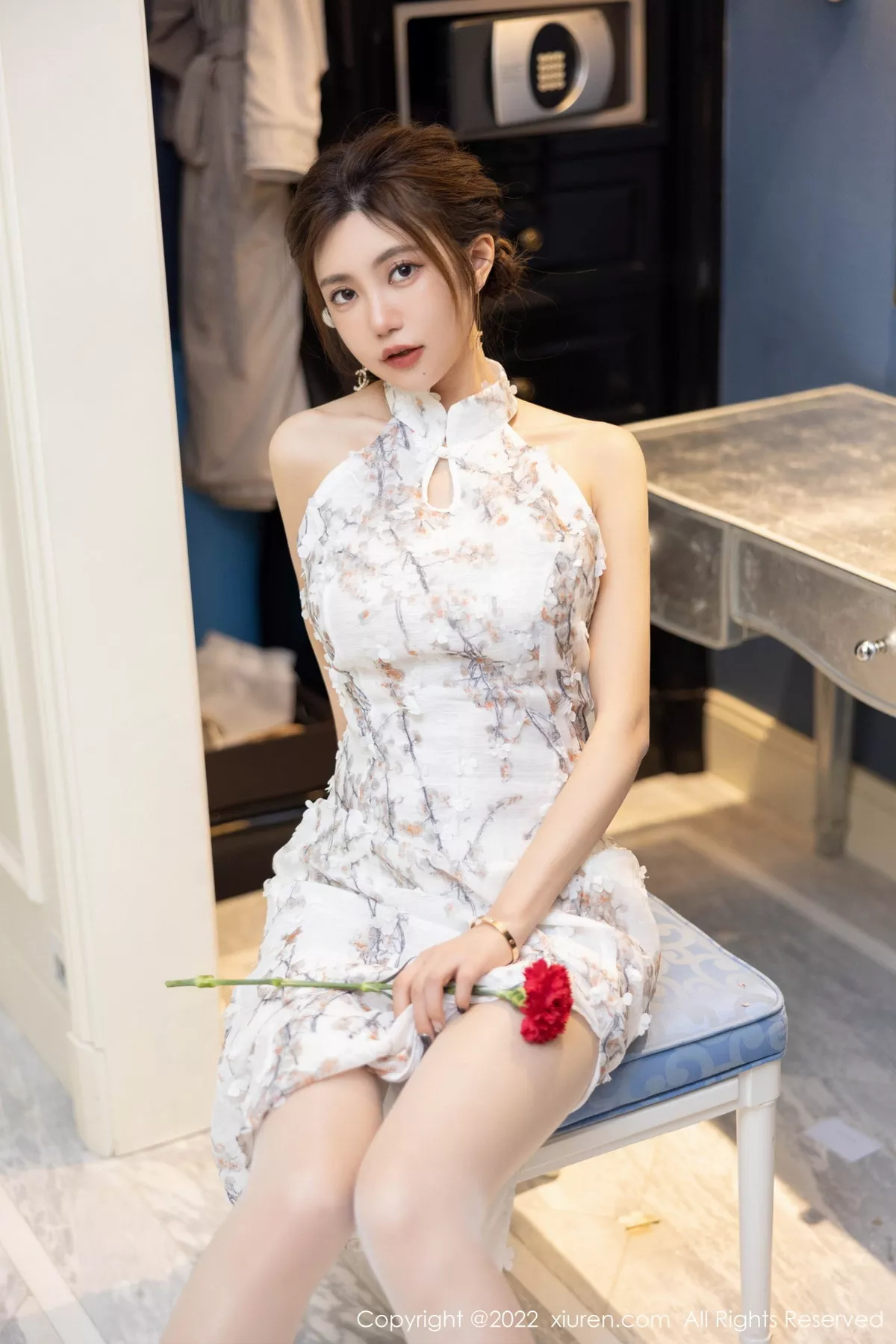 秀人集.com_[XiuRen秀人网]No.5713_女神绮里嘉ula心愿旅拍性感图案旗袍配开档白丝撩人诱惑写真97P