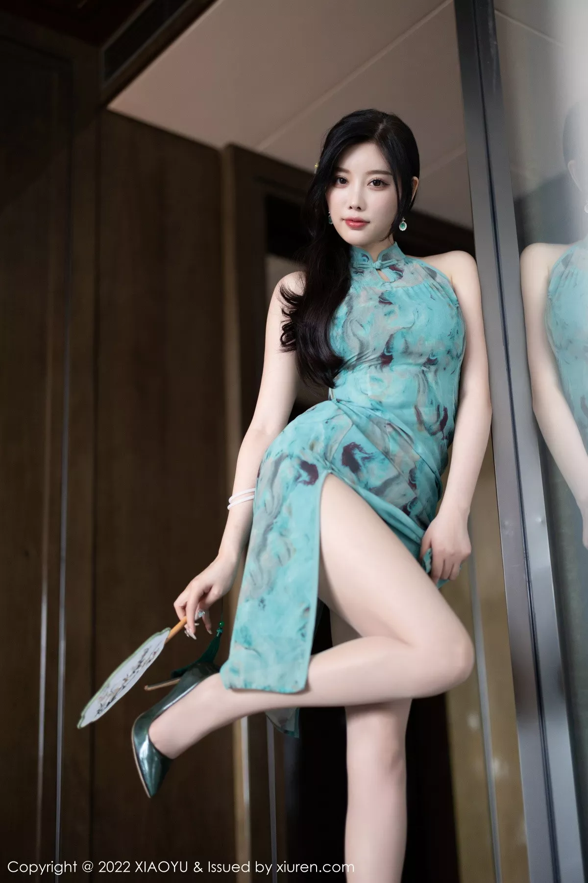 秀人集.com_[XiaoYu画语界]Vol.882_女神杨晨晨Yome户外蓝暗色旗袍配超薄肉丝秀完美身材诱惑写真92P