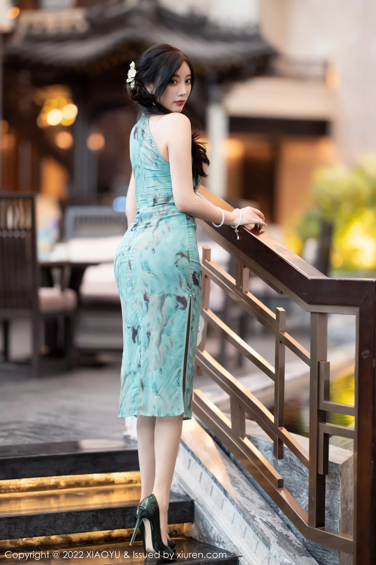 秀人集.com_[XiaoYu画语界]Vol.882_女神杨晨晨Yome户外蓝暗色旗袍配超薄肉丝秀完美身材诱惑写真92P