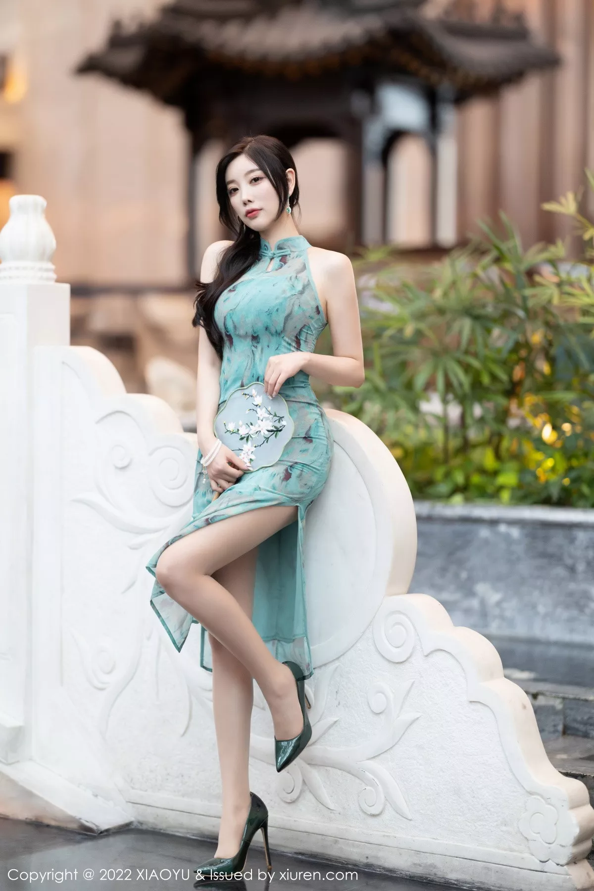 秀人集.com_[XiaoYu画语界]Vol.882_女神杨晨晨Yome户外蓝暗色旗袍配超薄肉丝秀完美身材诱惑写真92P