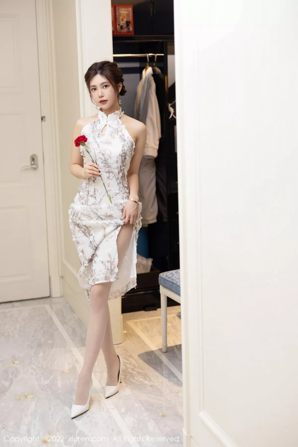 秀人集.com_[XiuRen秀人网]No.5713_女神绮里嘉ula心愿旅拍性感图案旗袍配开档白丝撩人诱惑写真97P