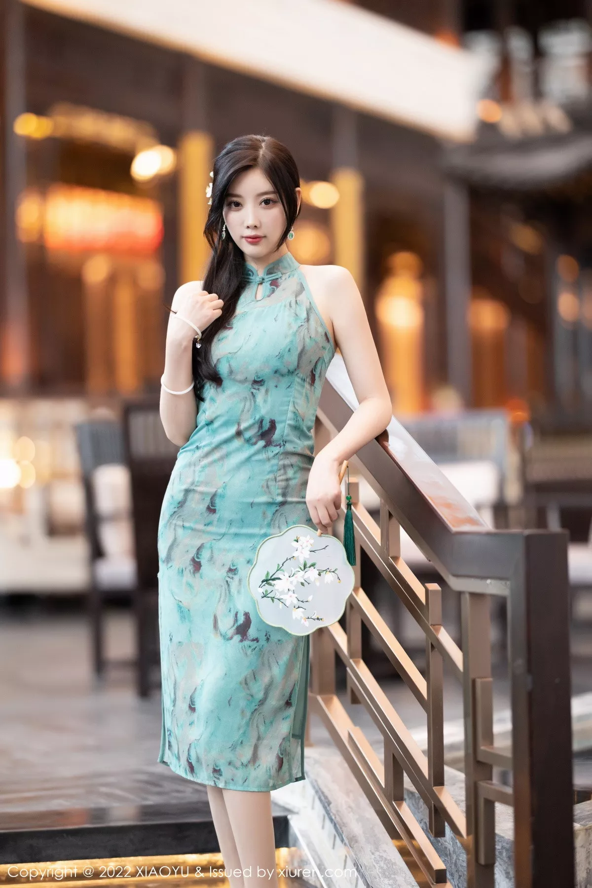 秀人集.com_[XiaoYu画语界]Vol.882_女神杨晨晨Yome户外蓝暗色旗袍配超薄肉丝秀完美身材诱惑写真92P