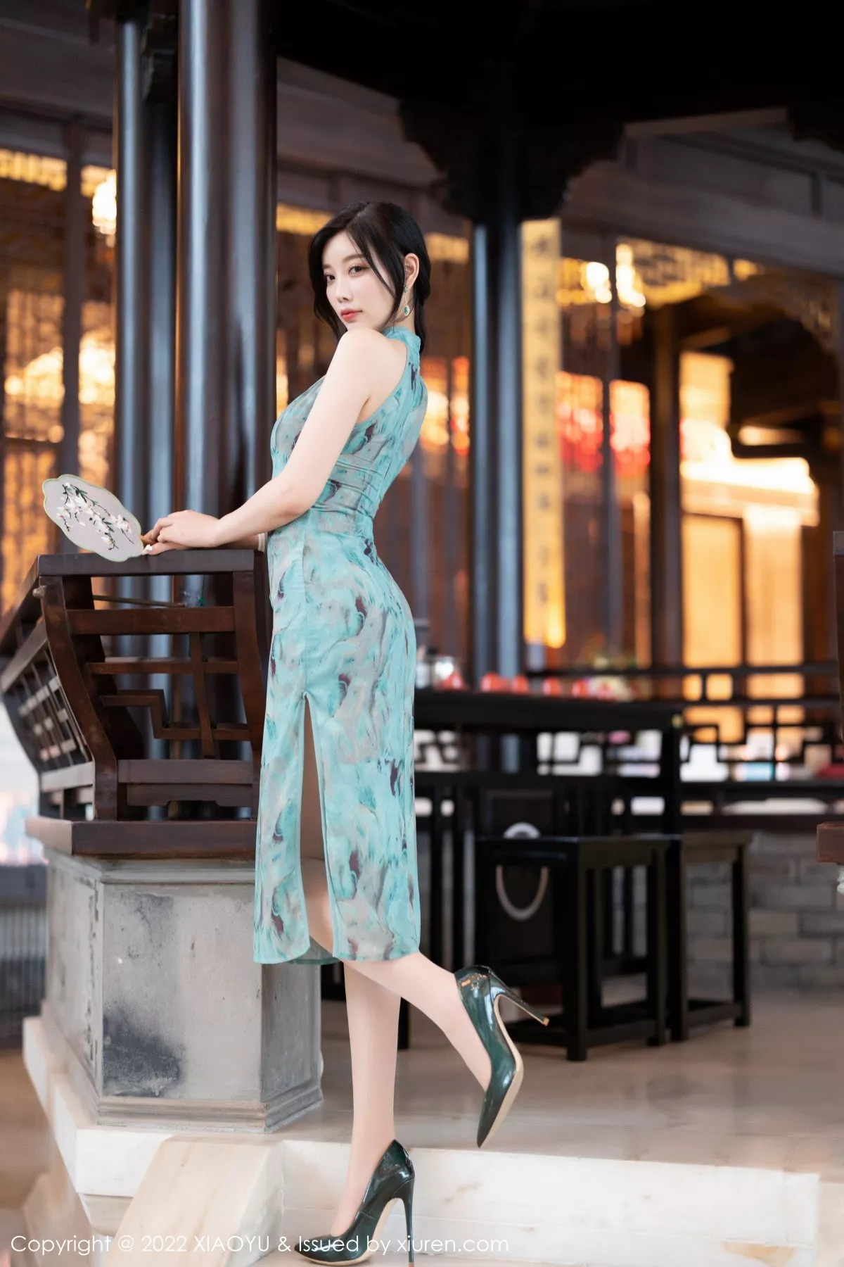 秀人集.com_[XiaoYu画语界]Vol.882_女神杨晨晨Yome户外蓝暗色旗袍配超薄肉丝秀完美身材诱惑写真92P