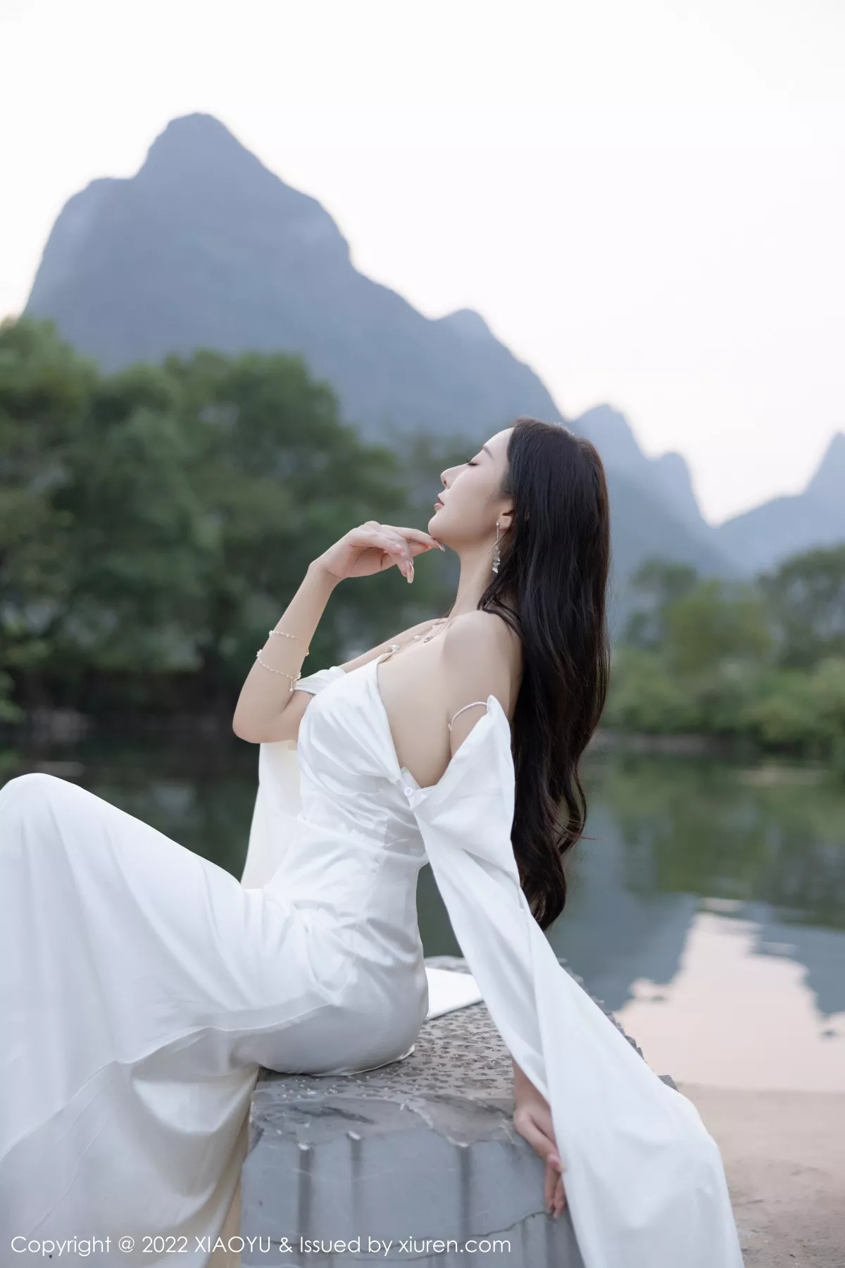 秀人集.com_[XiaoYu画语界]Vol.884_女神王馨瑶yanni杭州旅拍户外白色蕾丝内衣配白色丝袜诱惑写真87P