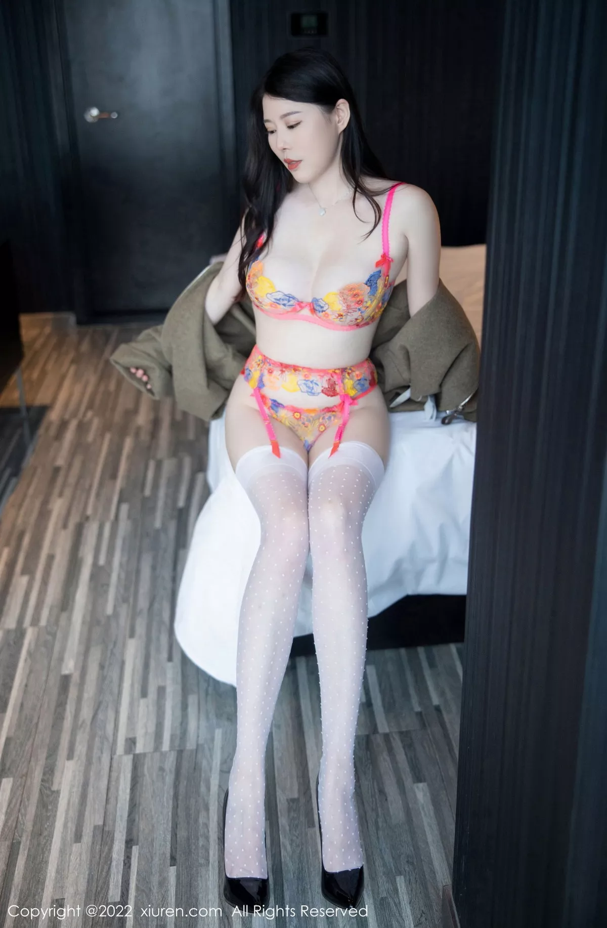 秀人集.com_[XiuRen秀人网]No.5723_模特白茹雪脱外套露性感轻透蕾丝内衣配白丝吊袜撩人诱惑写真79P