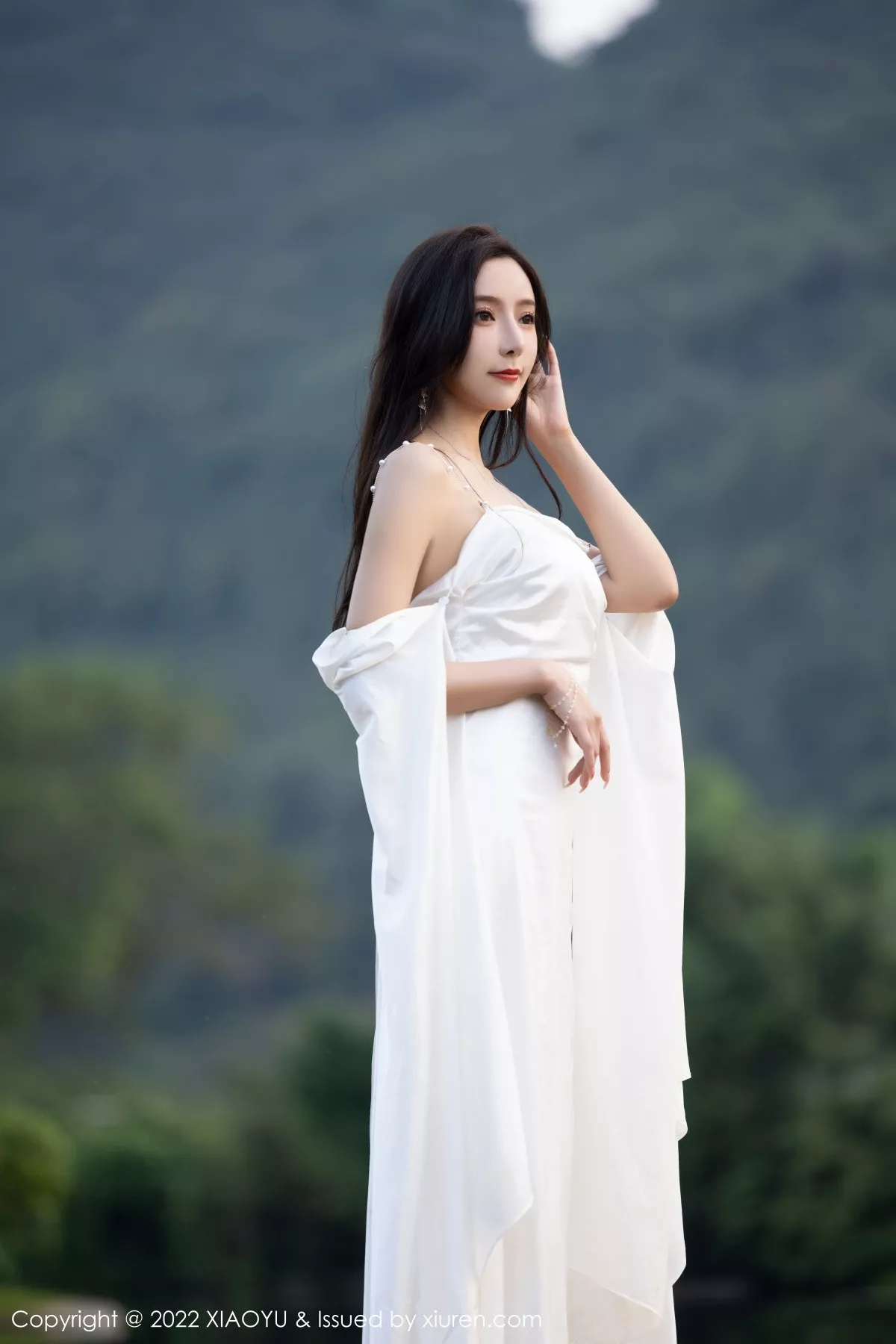 秀人集.com_[XiaoYu画语界]Vol.884_女神王馨瑶yanni杭州旅拍户外白色蕾丝内衣配白色丝袜诱惑写真87P