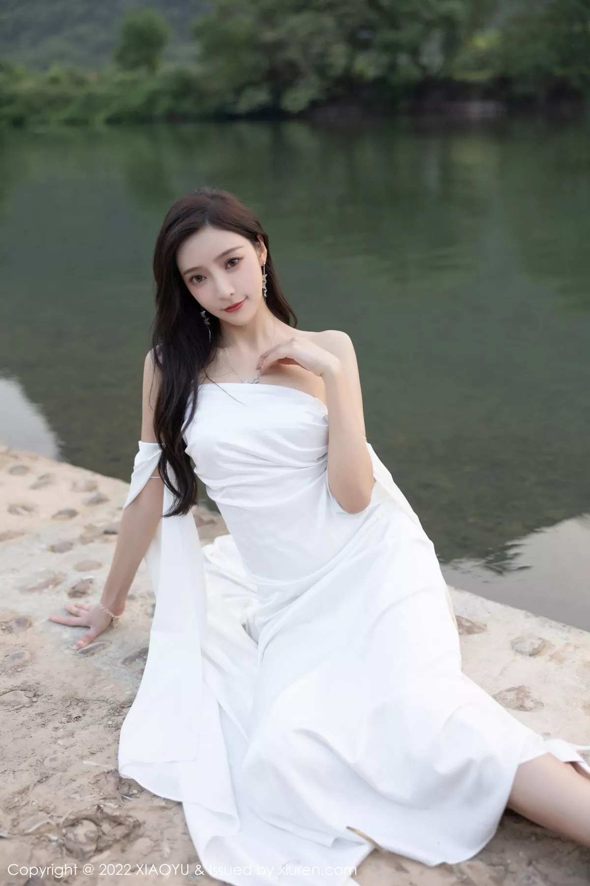 秀人集.com_[XiaoYu画语界]Vol.884_女神王馨瑶yanni杭州旅拍户外白色蕾丝内衣配白色丝袜诱惑写真87P