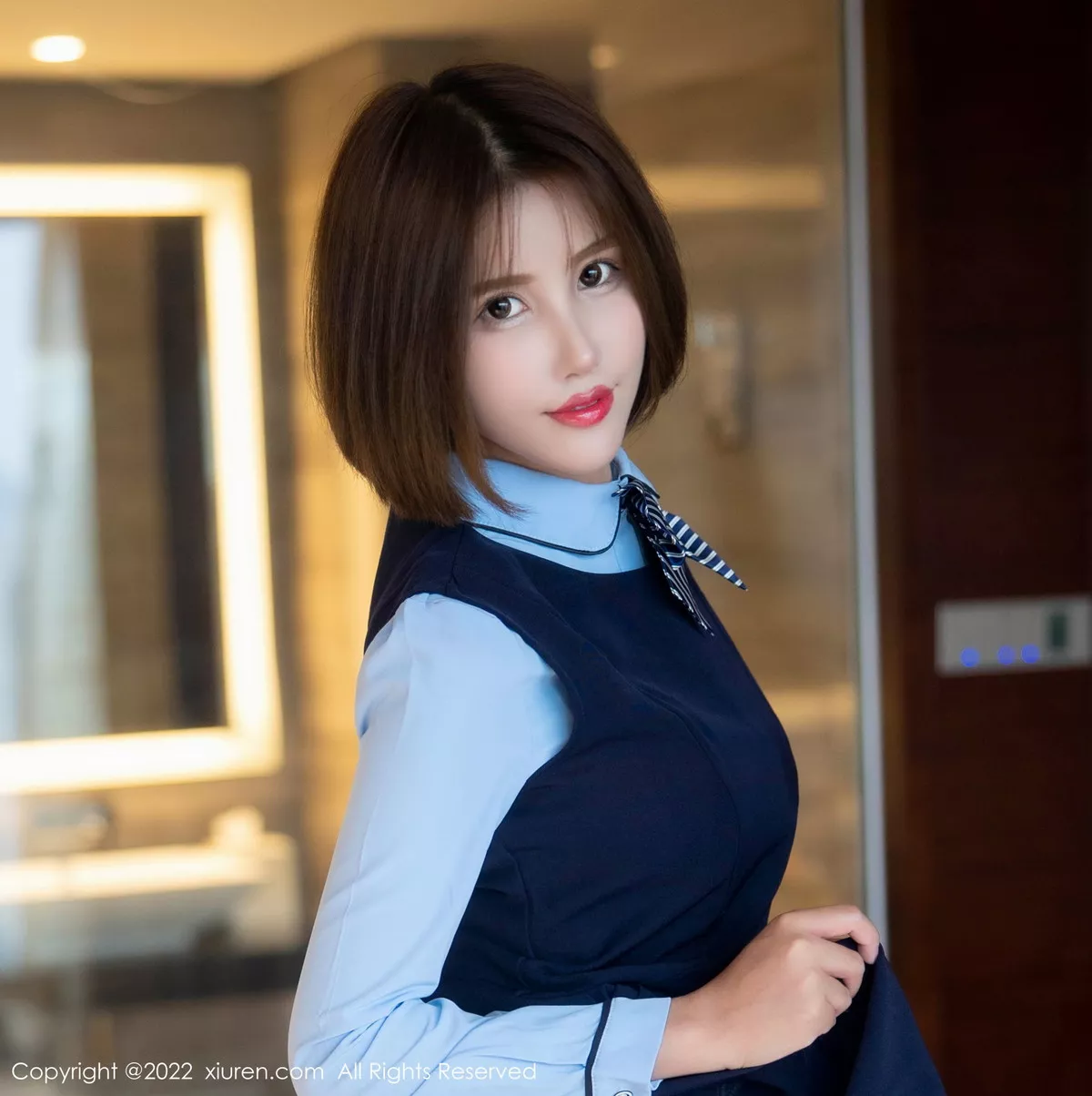 秀人集.com_[XiuRen秀人网]No.5727_模特宋愉愉脱性感深蓝短裙制服露蕾丝内衣配超薄黑丝诱惑写真85P