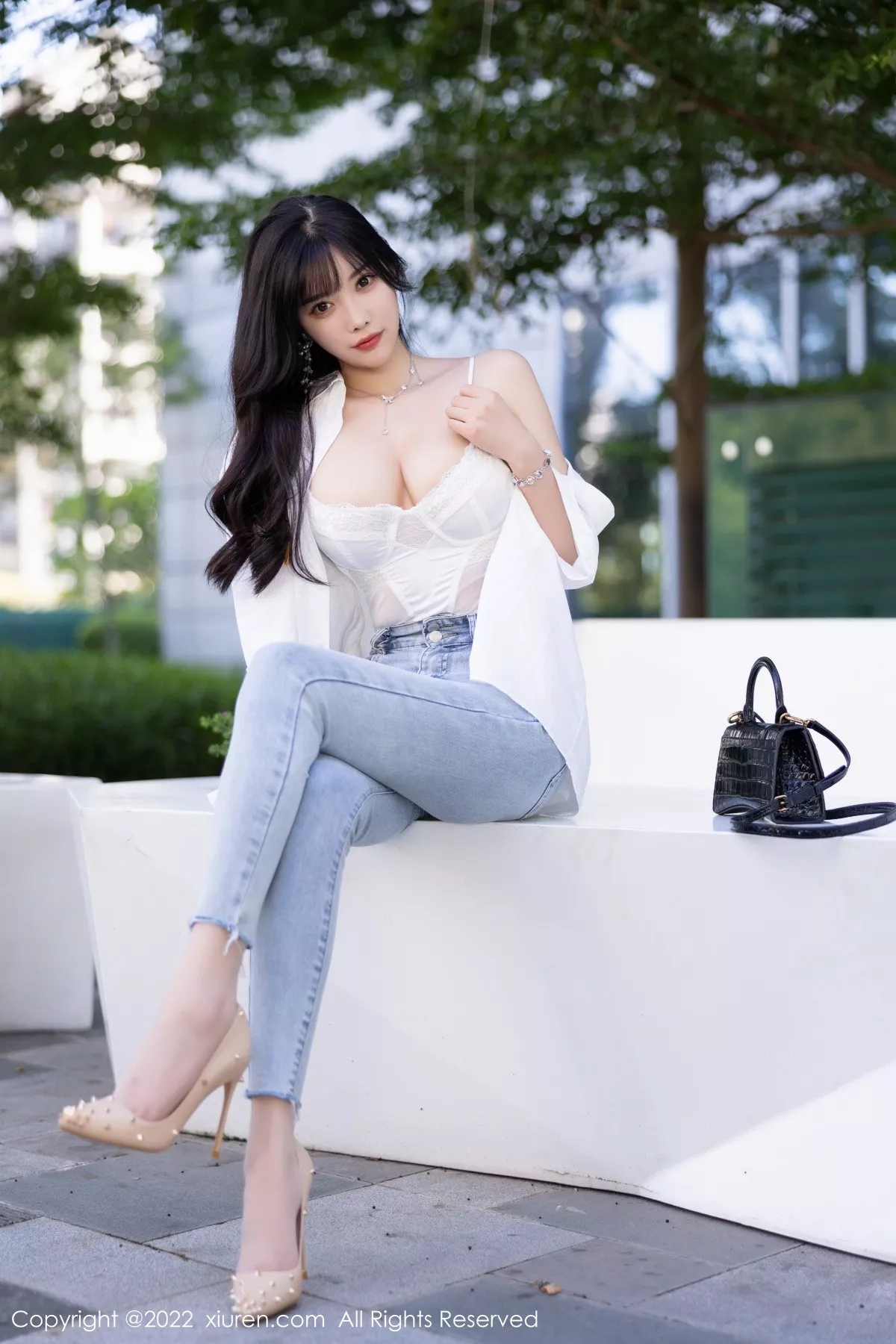 秀人集.com_[XiuRen秀人网]No.5614_女神杨晨晨Yome私房半脱露白色内衣配无内肉丝迷人诱惑写真83P