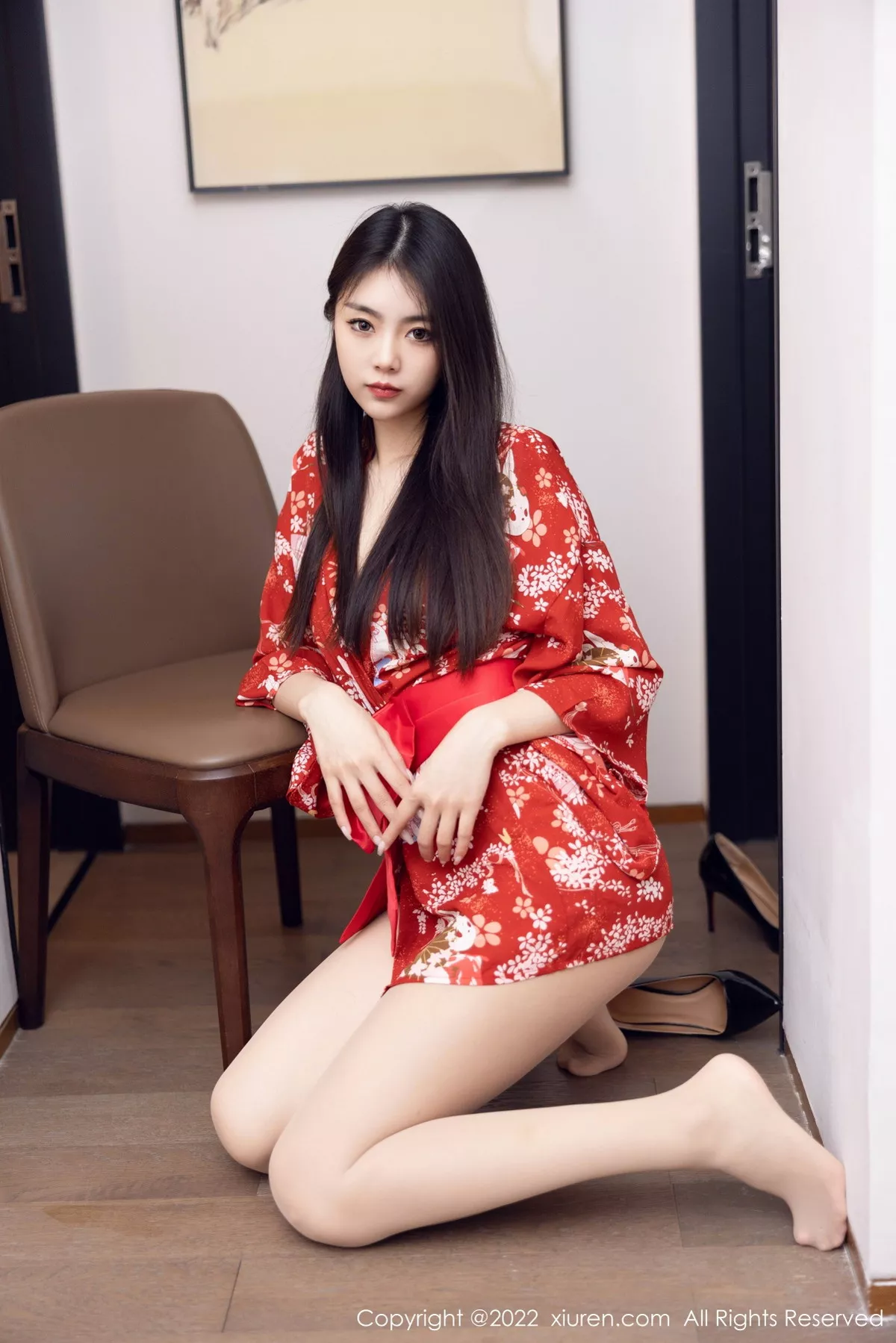 秀人集.com_[XiuRen秀人网]No.5736_模特可乐Vicky红色图案服饰配超薄无内肉丝秀翘臀美腿诱惑写真53P