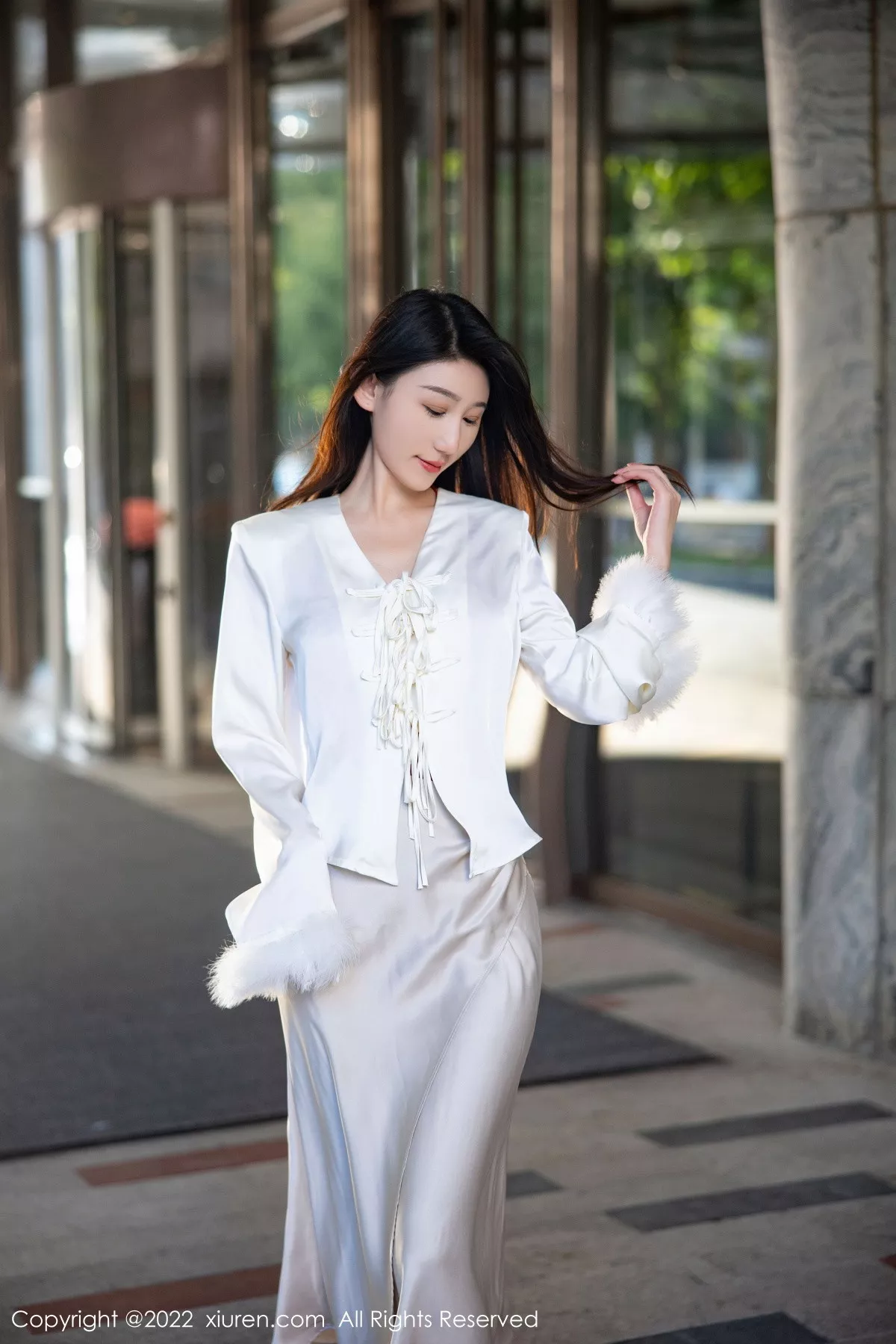 秀人集.com_[XiuRen秀人网]No.5734_新人模特薇薇酱都市丽人脱白色套装露红色蕾丝内衣撩人诱惑写真87P