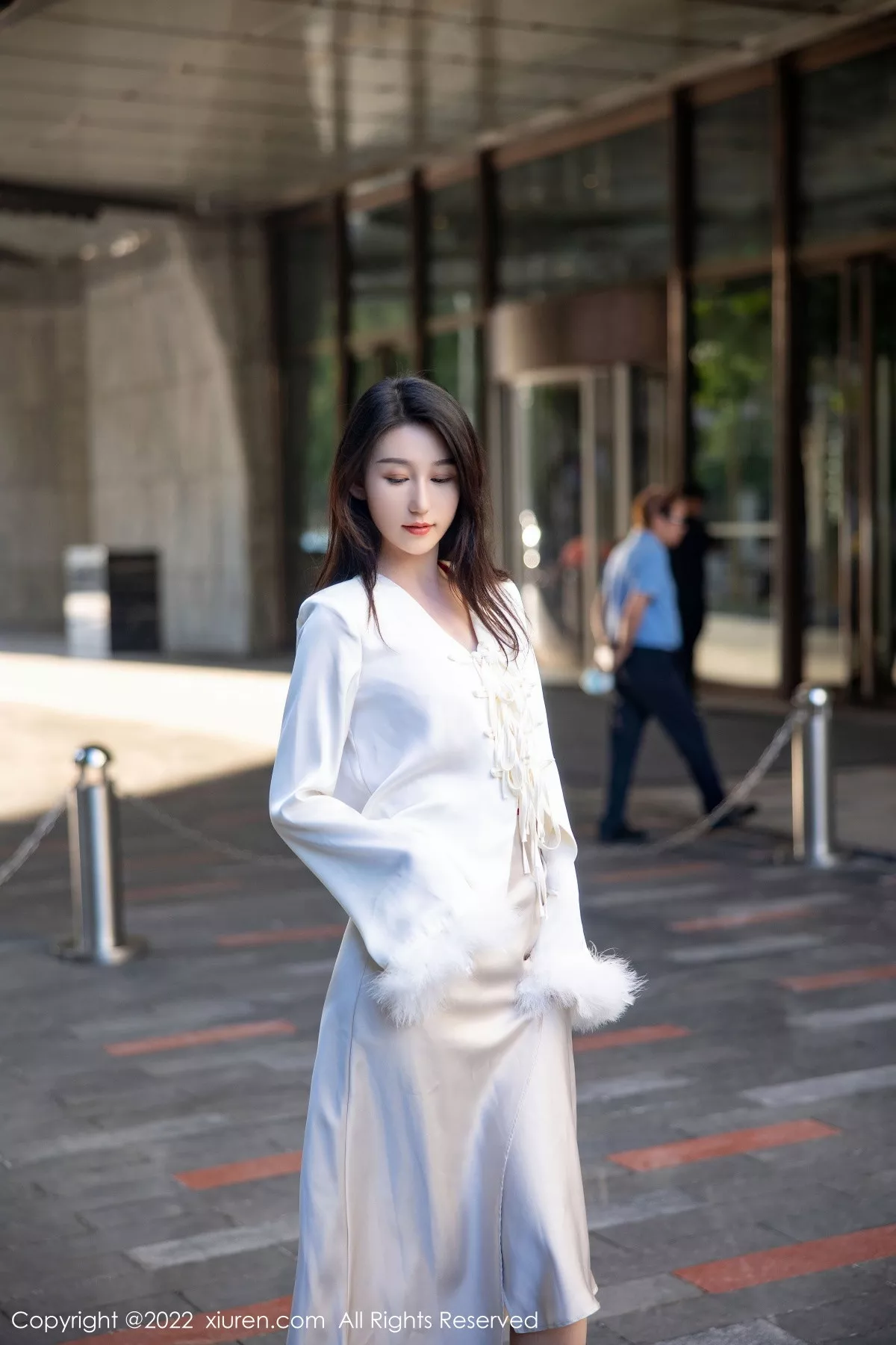 秀人集.com_[XiuRen秀人网]No.5734_新人模特薇薇酱都市丽人脱白色套装露红色蕾丝内衣撩人诱惑写真87P