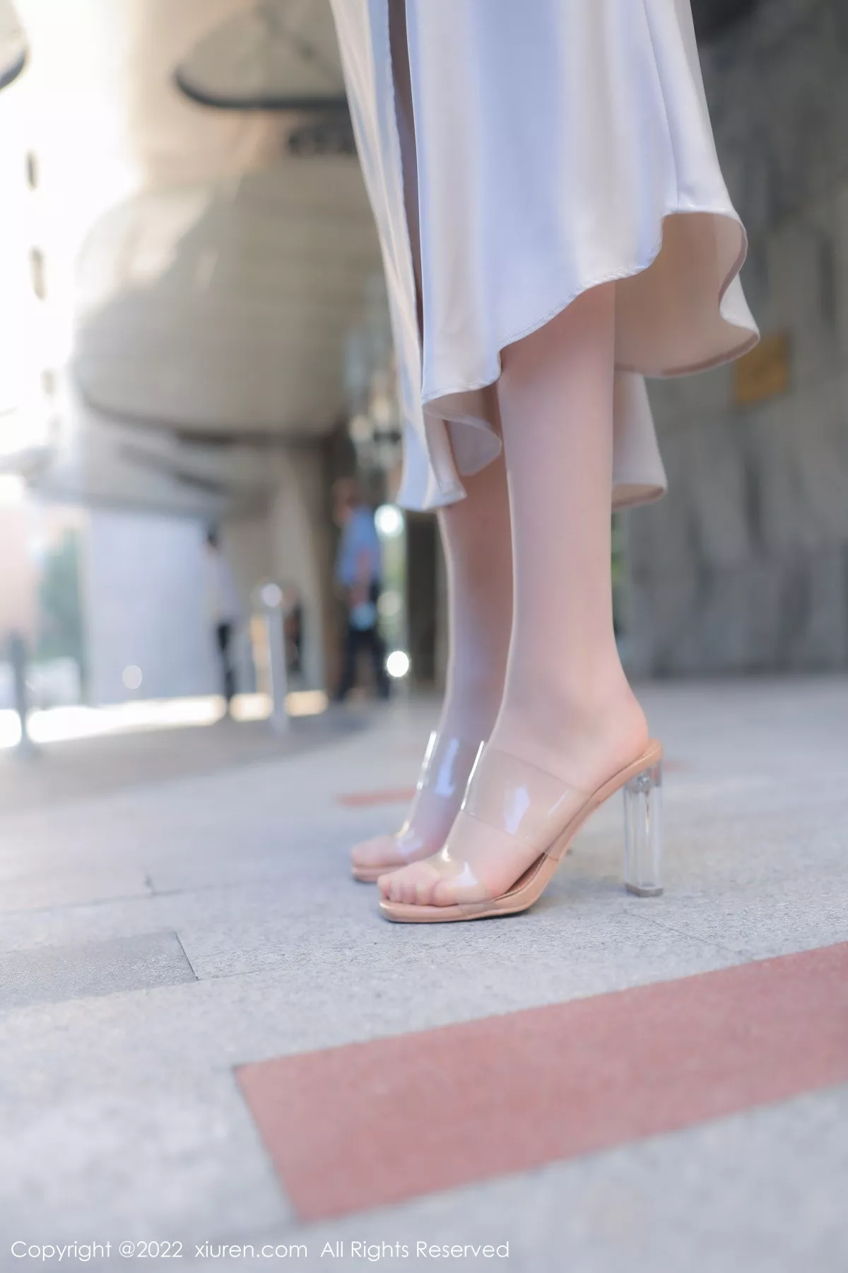 秀人集.com_[XiuRen秀人网]No.5734_新人模特薇薇酱都市丽人脱白色套装露红色蕾丝内衣撩人诱惑写真87P