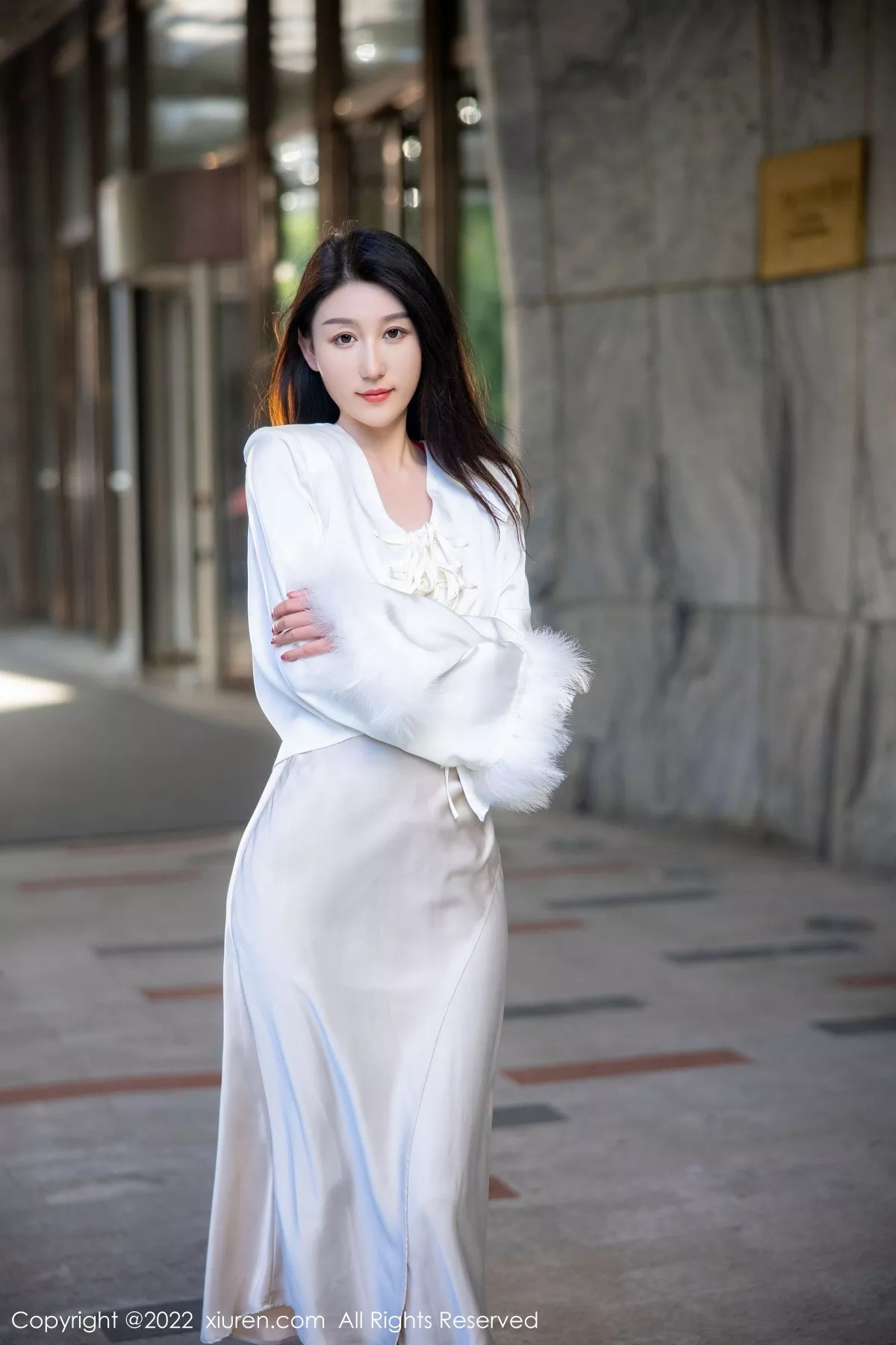 秀人集.com_[XiuRen秀人网]No.5734_新人模特薇薇酱都市丽人脱白色套装露红色蕾丝内衣撩人诱惑写真87P