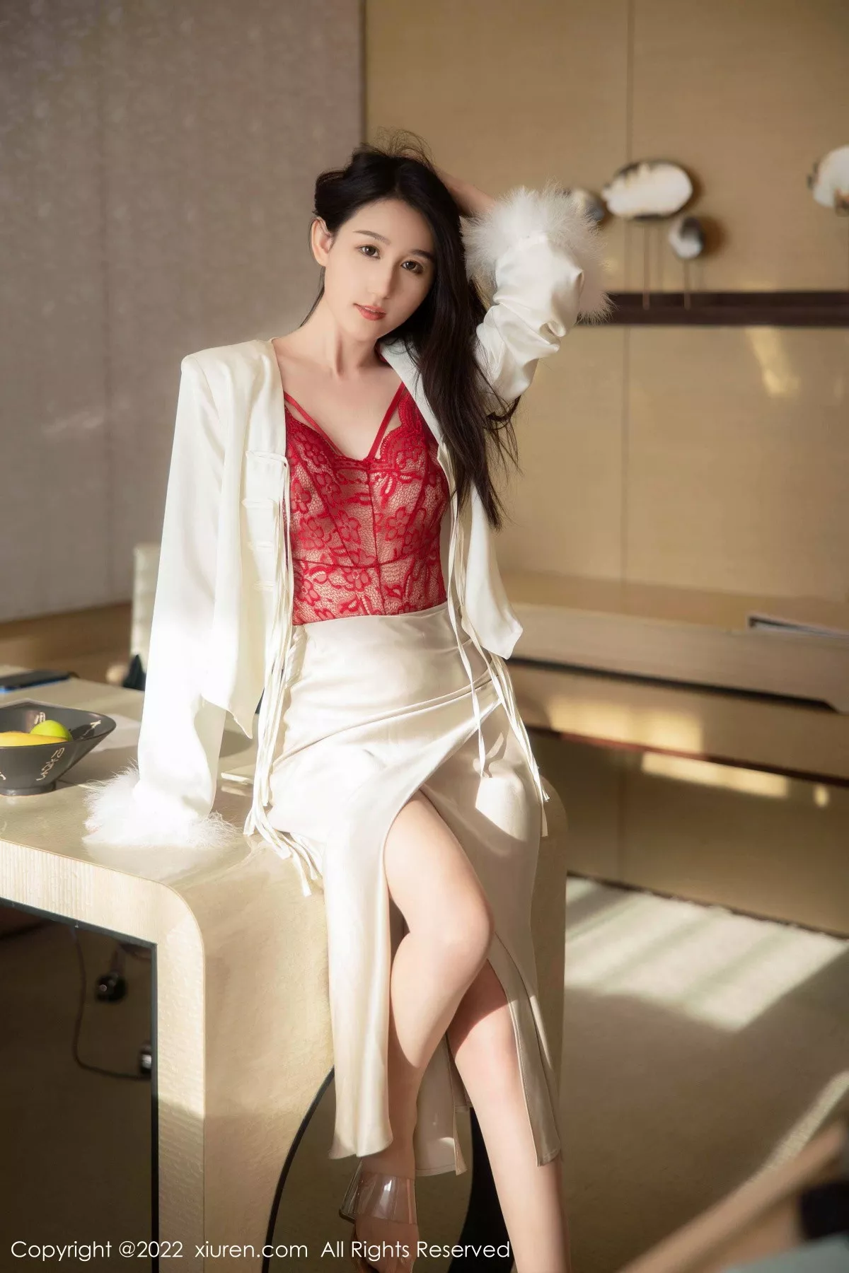 秀人集.com_[XiuRen秀人网]No.5734_新人模特薇薇酱都市丽人脱白色套装露红色蕾丝内衣撩人诱惑写真87P